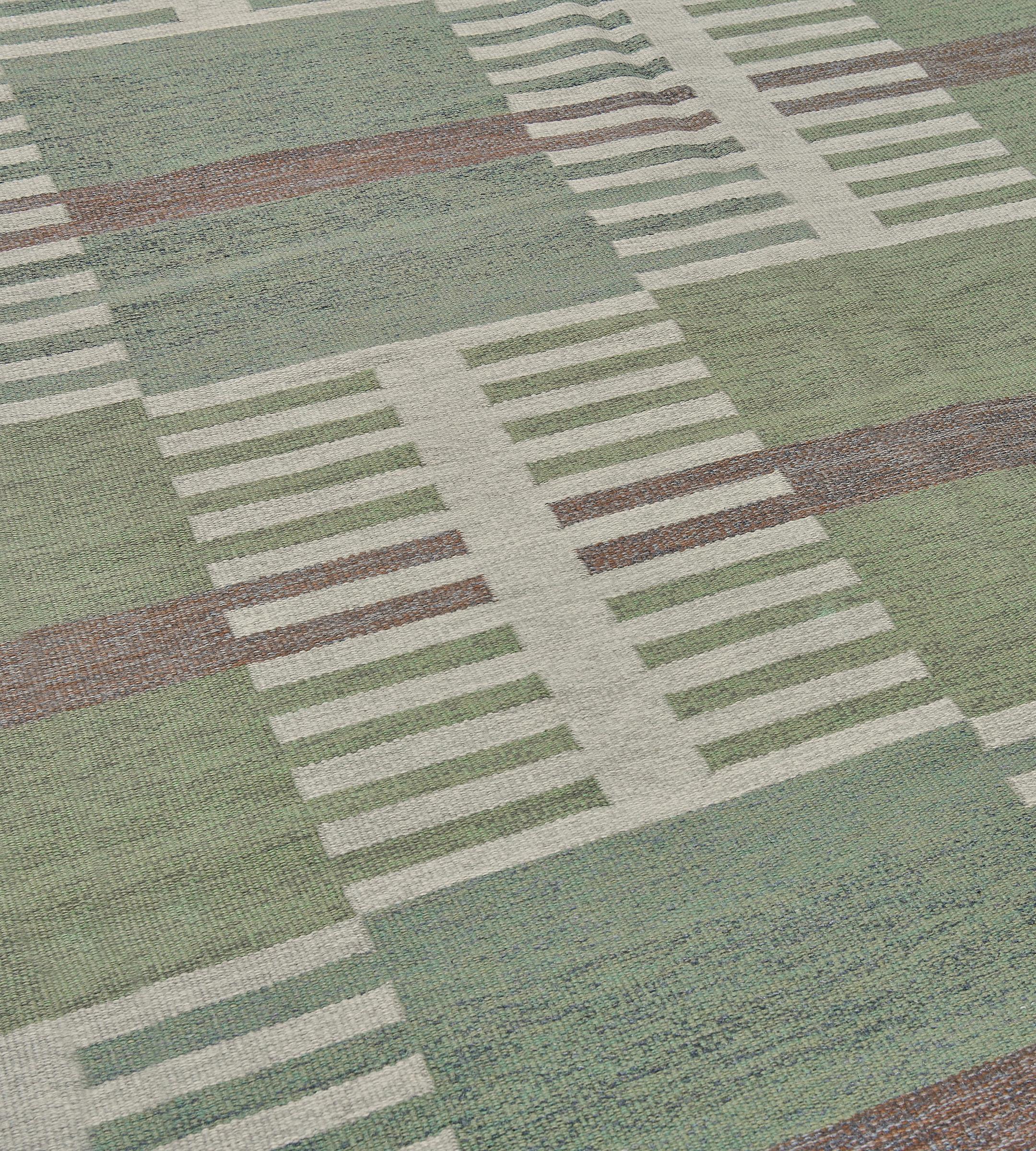 La colección Mansour Modern Swedish se inspira principalmente en las alfombras suecas vintage de tejido plano, cuyos diseños geométricos son más actuales que nunca en el siglo XXI. La colección utiliza varias técnicas de tejido plano, que dan lugar