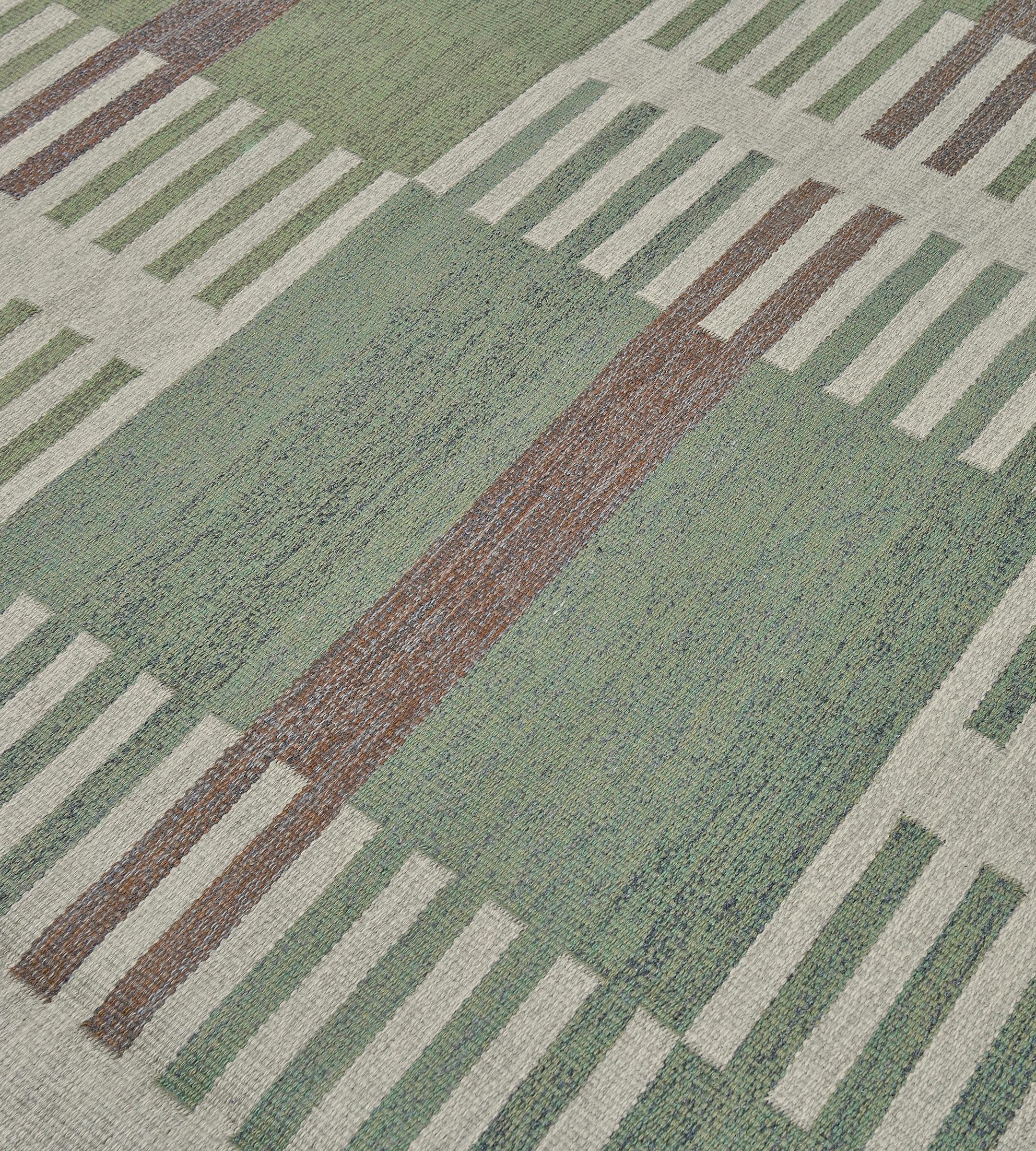 Alfombra Verde Tejida a Mano de Lana Contemporánea Inspirada en Suecia Indio en venta