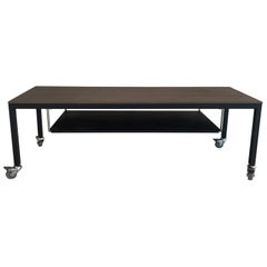 Table marron/noire avec roues, en stock à Los Angeles