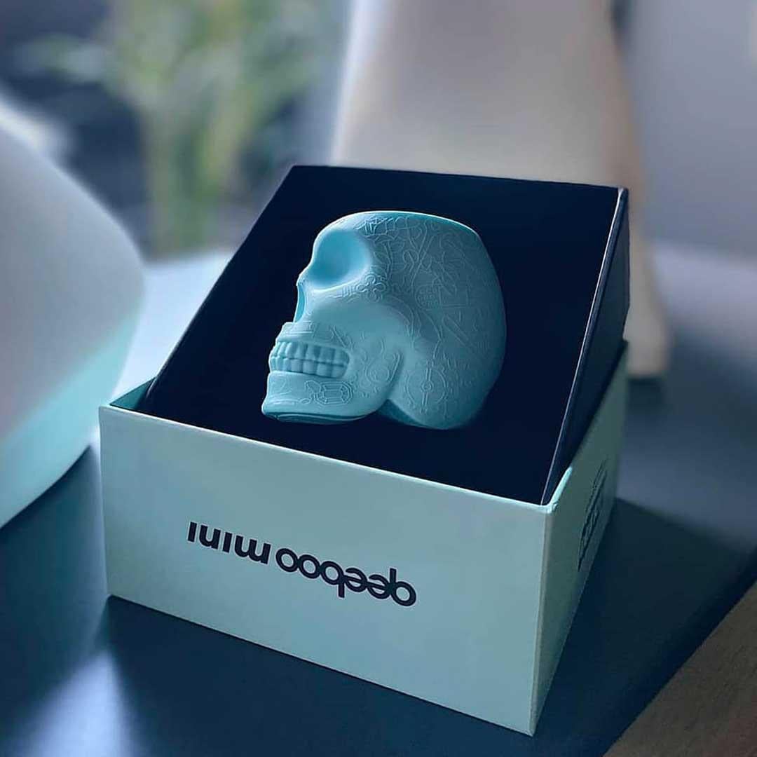 In Stock in Los Angeles, Light Blue Mexico Skull Mini Portable Charger In New Condition For Sale In Beverly Hills, CA