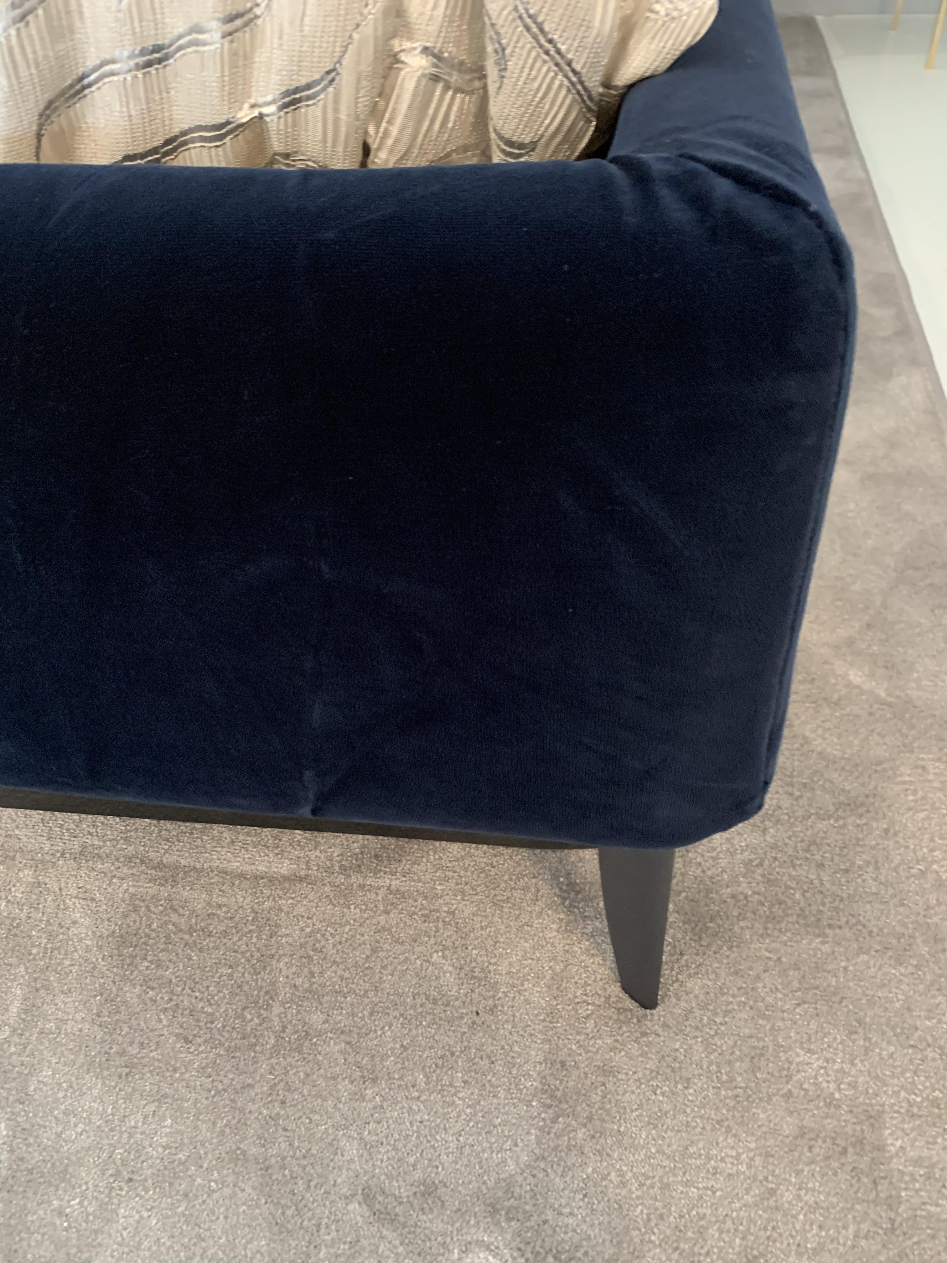 In Stock in Los Angeles, Navy Blue Kelly Velvet King Size Bed In New Condition In Beverly Hills, CA