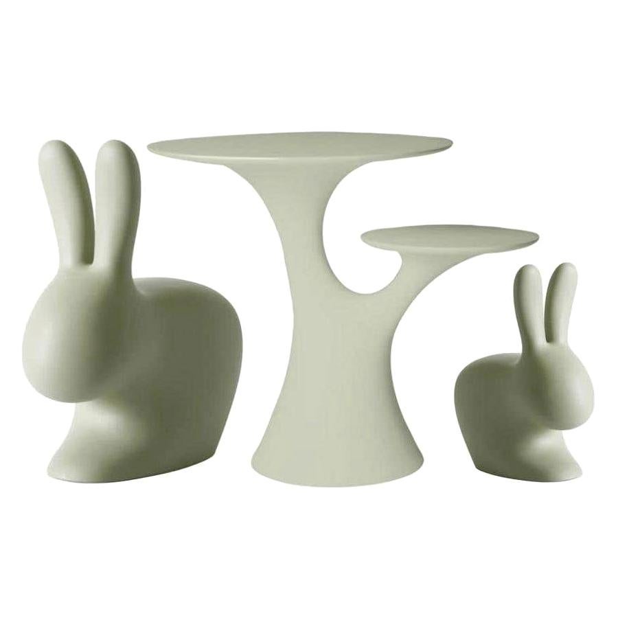 Set aus balsamgrünen Kaninchenstühlen und -tisch