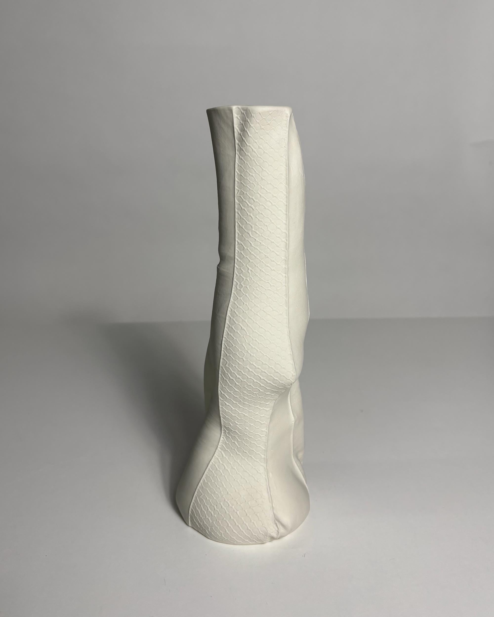 In-stock, Kawa Vases 2/set White Ceramic Organic Vases, Porcelain, Sculptural in vendita 2