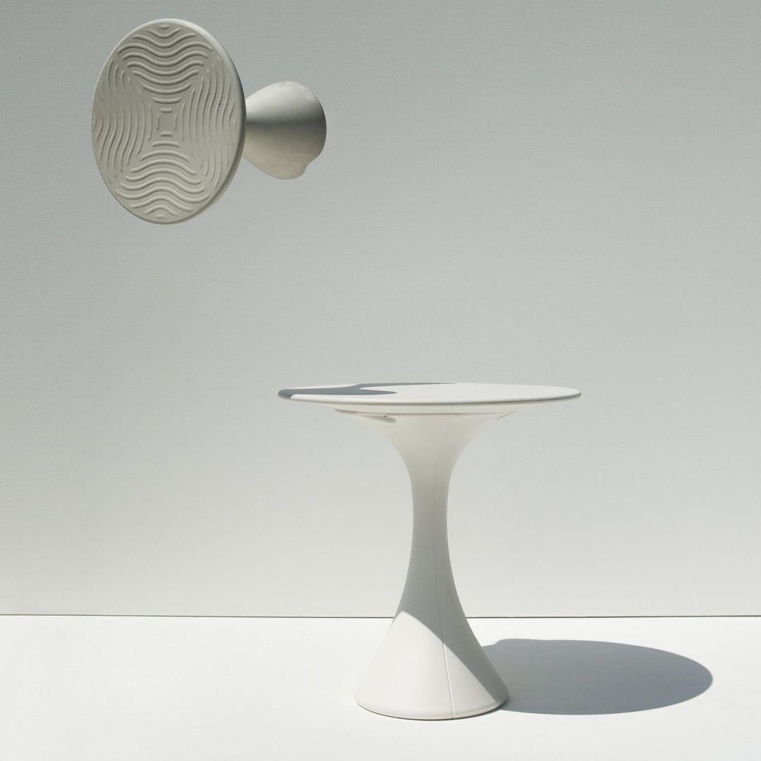Designer
Miki Astori – Italy, 2004
Certified for both indoor and outdoor use. The rounded edges and softly molded junctions echo stone or concrete, yet the polyethylene keeps the table light enough to reposition easily.
Minimal, canonical lines