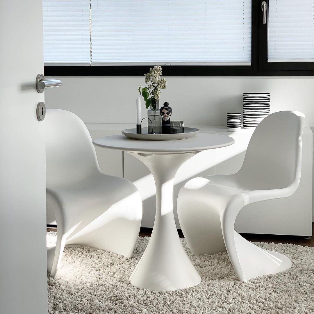 In Stock Kissi Kissi Table D70 Polyethylene White by Driade In New Condition For Sale In Beverly Hills, CA