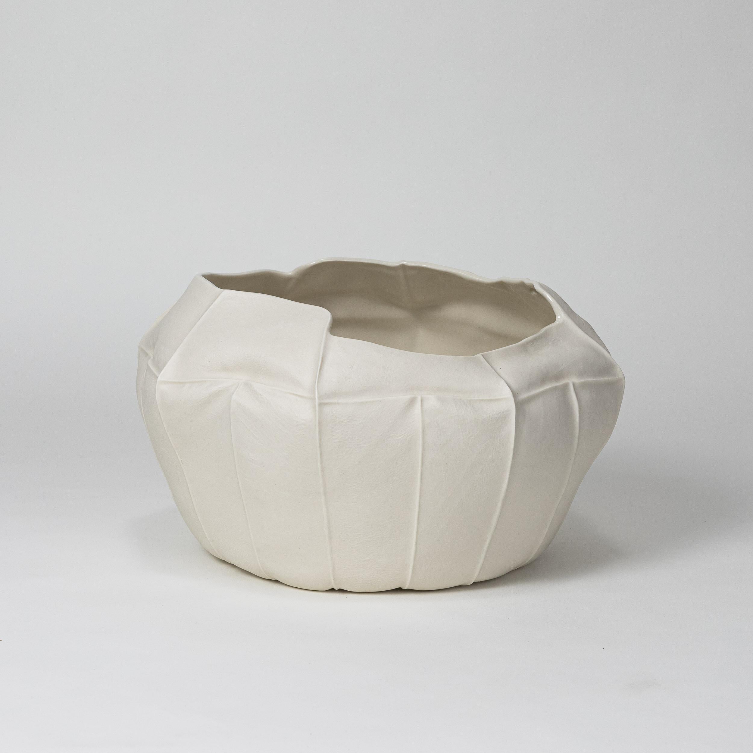 Auf Lager, großes Kawa-Keramikgefäß 2.1, Organisch, Weiß, taktil, Porzellan  im Zustand „Neu“ in Brooklyn, NY