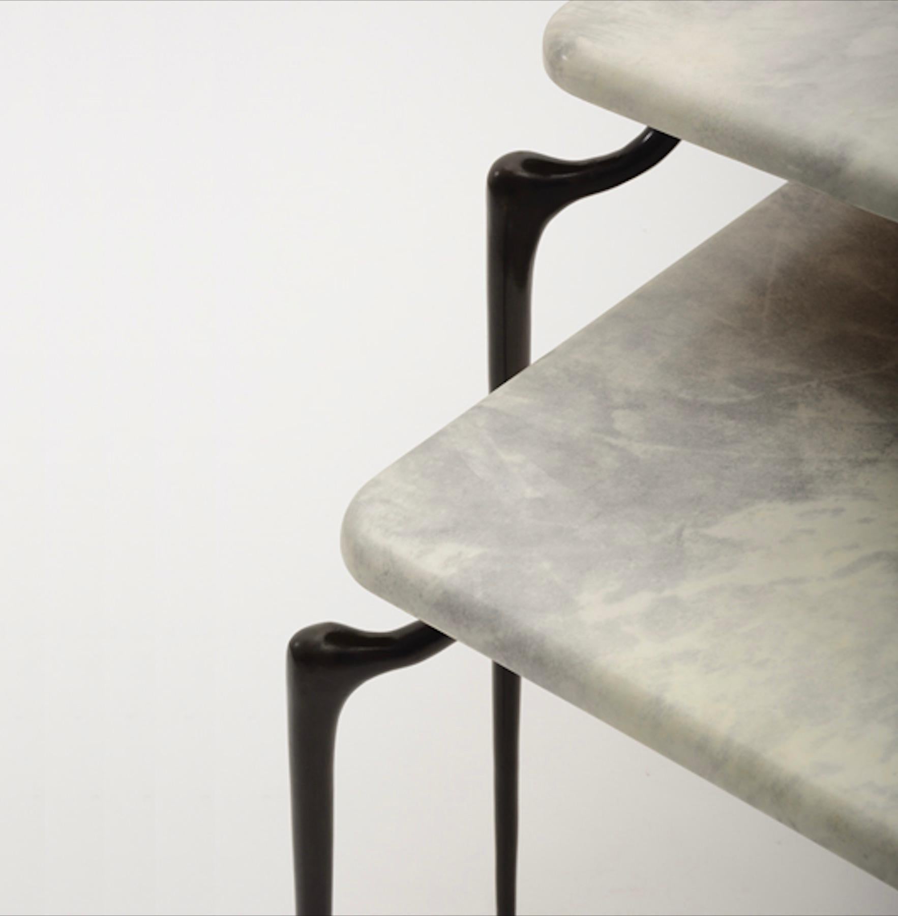 Moderne Grande table d'appoint Dojo en bronze moulé et parchemin par Elan Atelier, en stock en vente