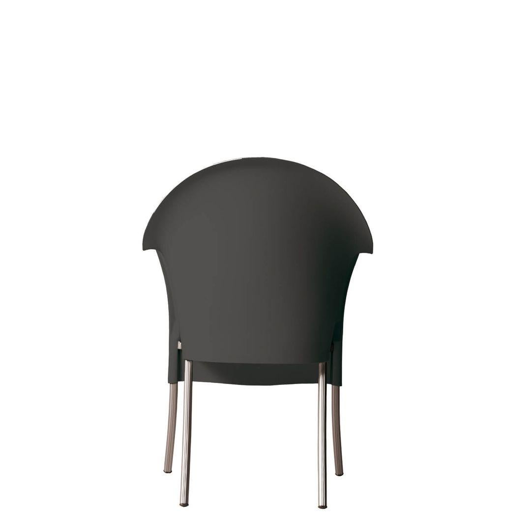At its beginning, lord yo was simply a polypropylene easychair with an aluminum structure, now it’s an icon. Recognized and recognizable anywhere and by anyone. it took philippe starck to carry out such an extraordinary stunt, built with soft curves