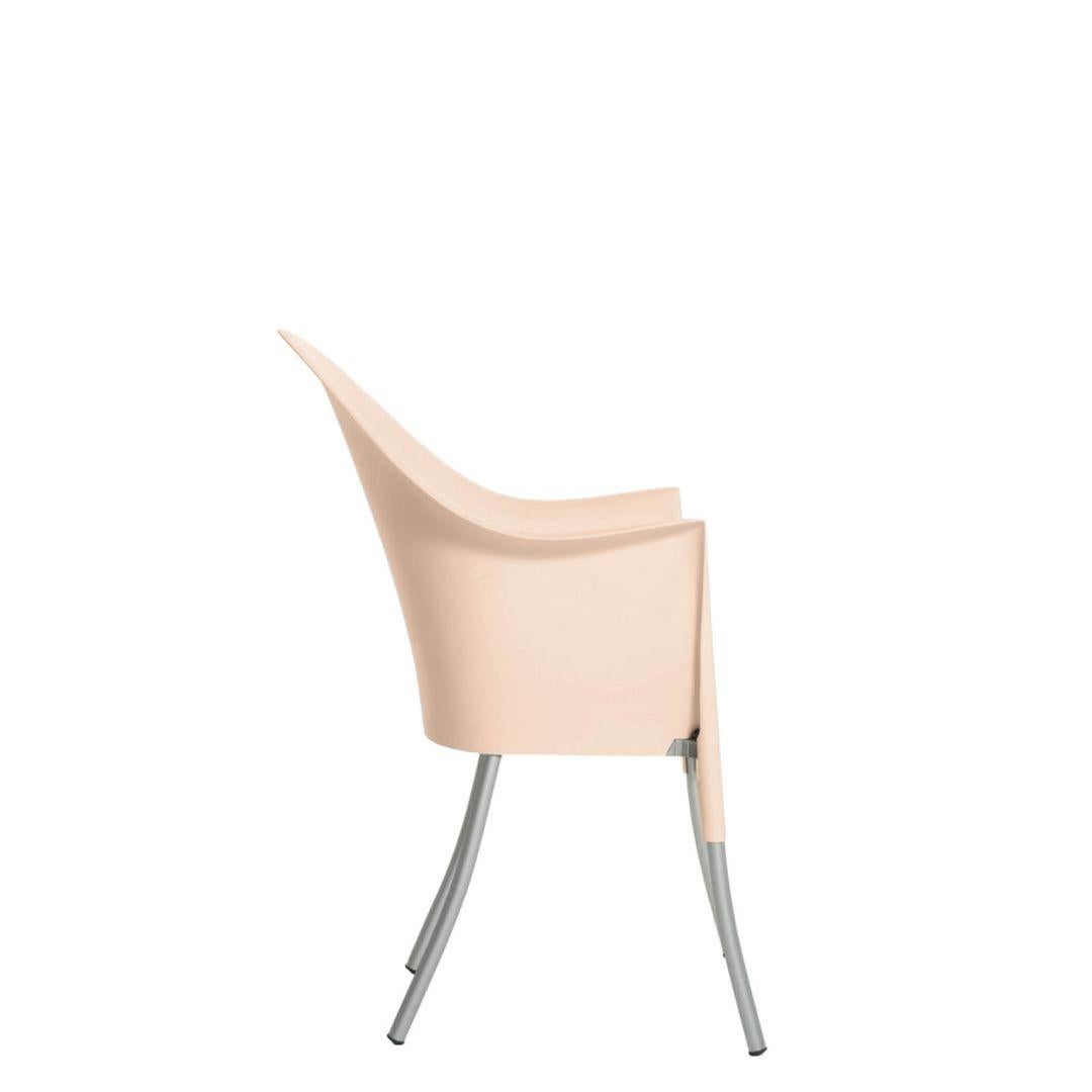 At its beginning, lord yo was simply a polypropylene easychair with an aluminum structure, now it’s an icon. Recognized and recognizable anywhere and by anyone. it took philippe starck to carry out such an extraordinary stunt, built with soft curves