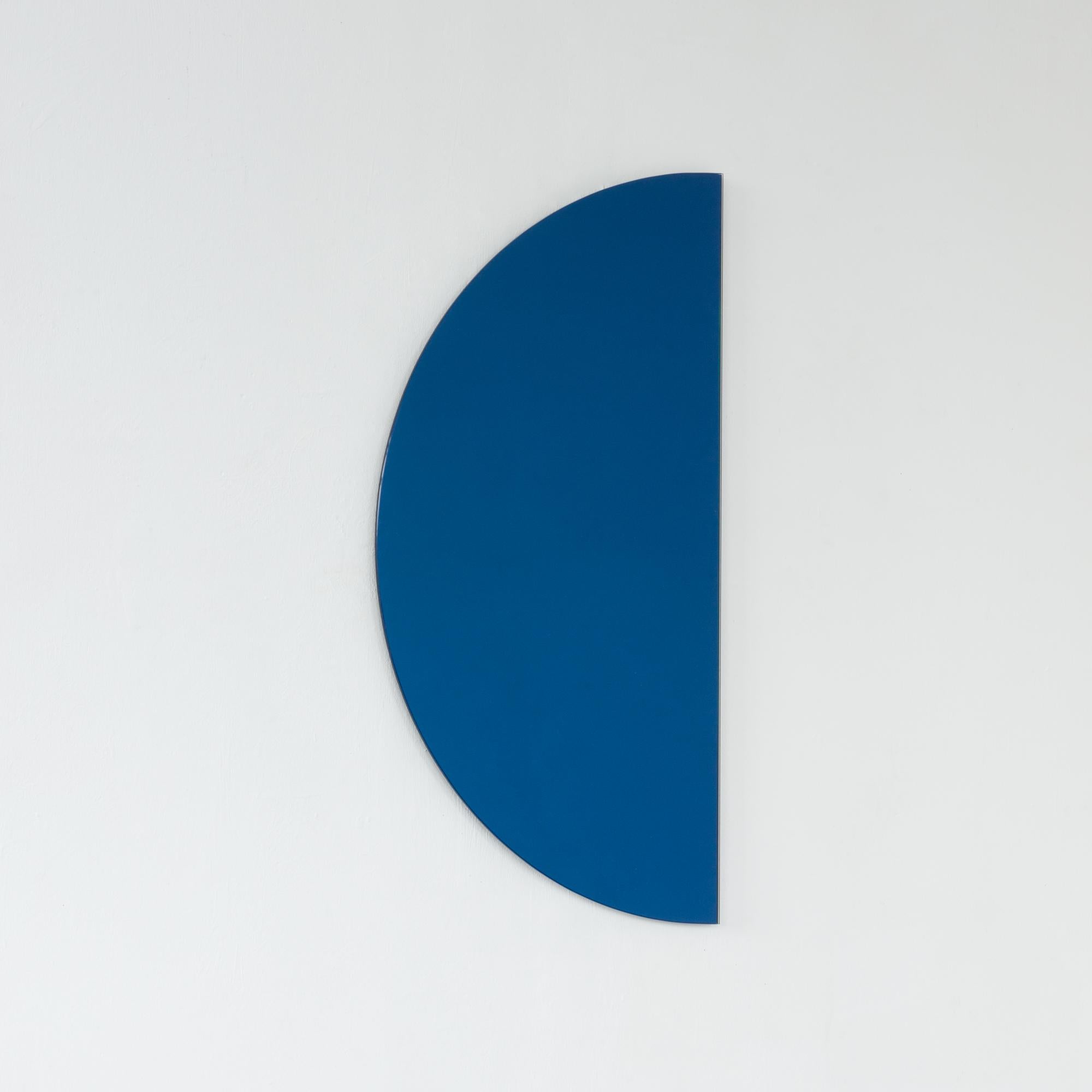 Britannico In magazzino Luna Half-Moon Blue, specchio semicircolare contemporaneo senza cornice, grande in vendita