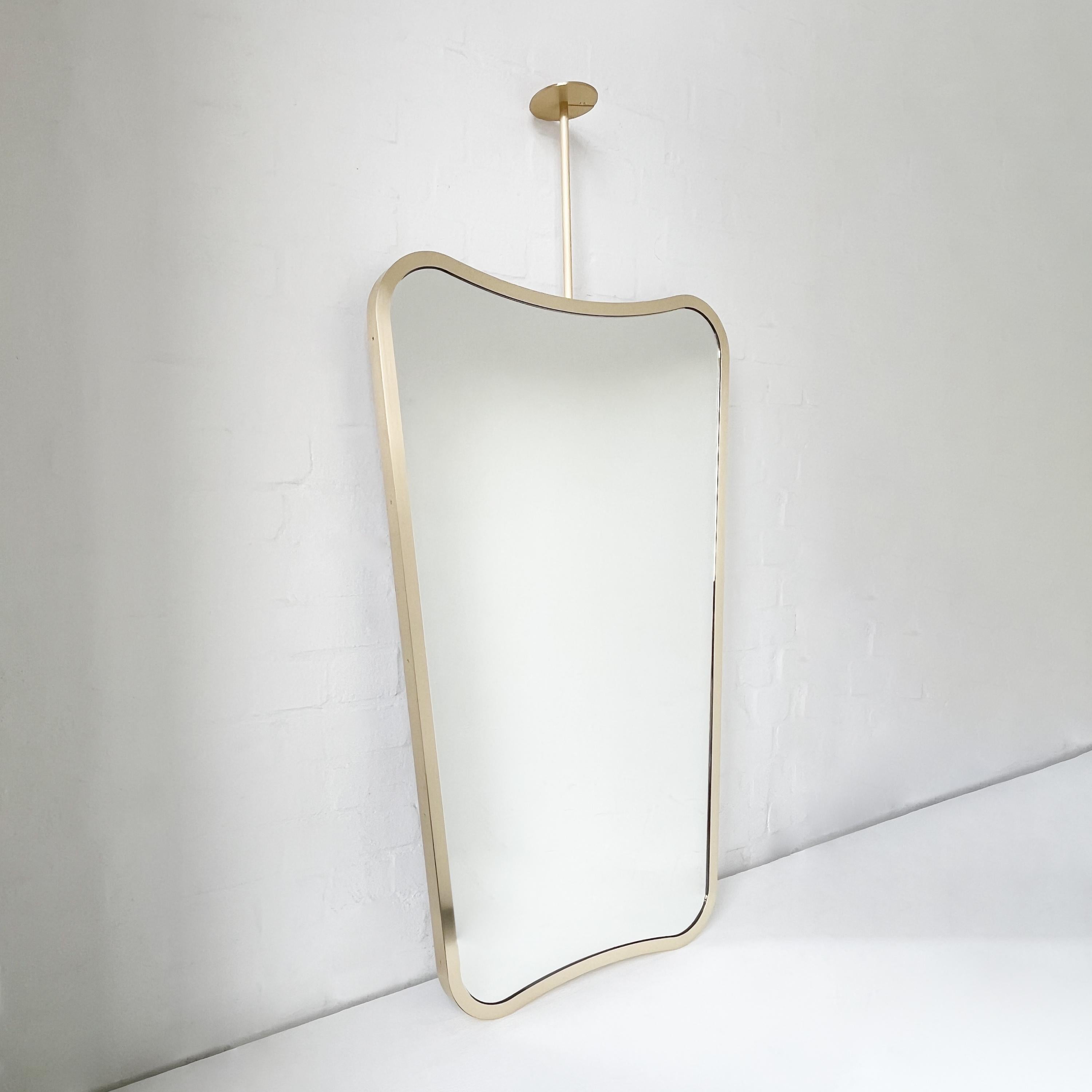 XXIe siècle et contemporain En stock Miroir suspendu au plafond, style Mid-century, cadre en laiton, Vintage By en vente