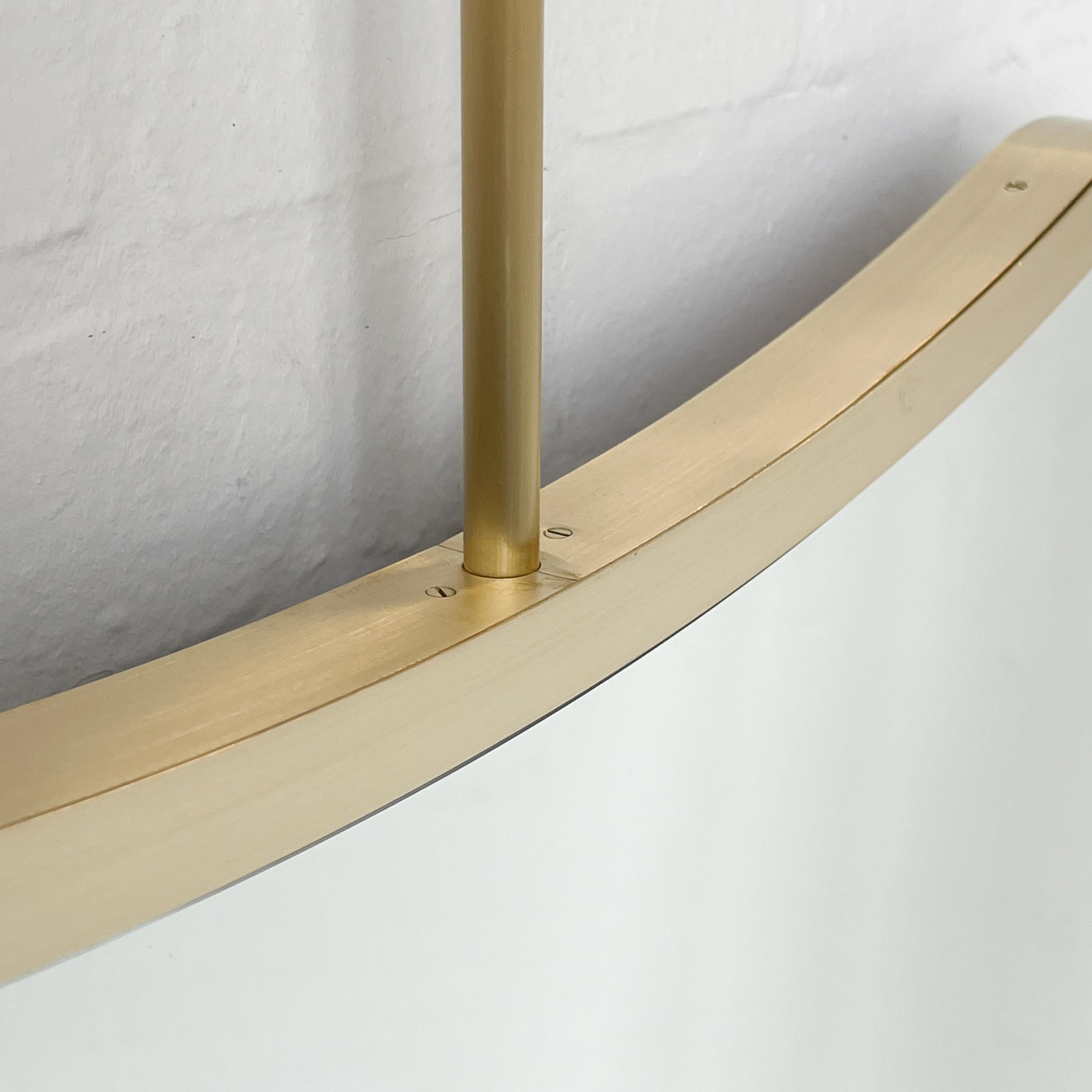 En stock Miroir suspendu au plafond, style Mid-century, cadre en laiton, Vintage By en vente 1