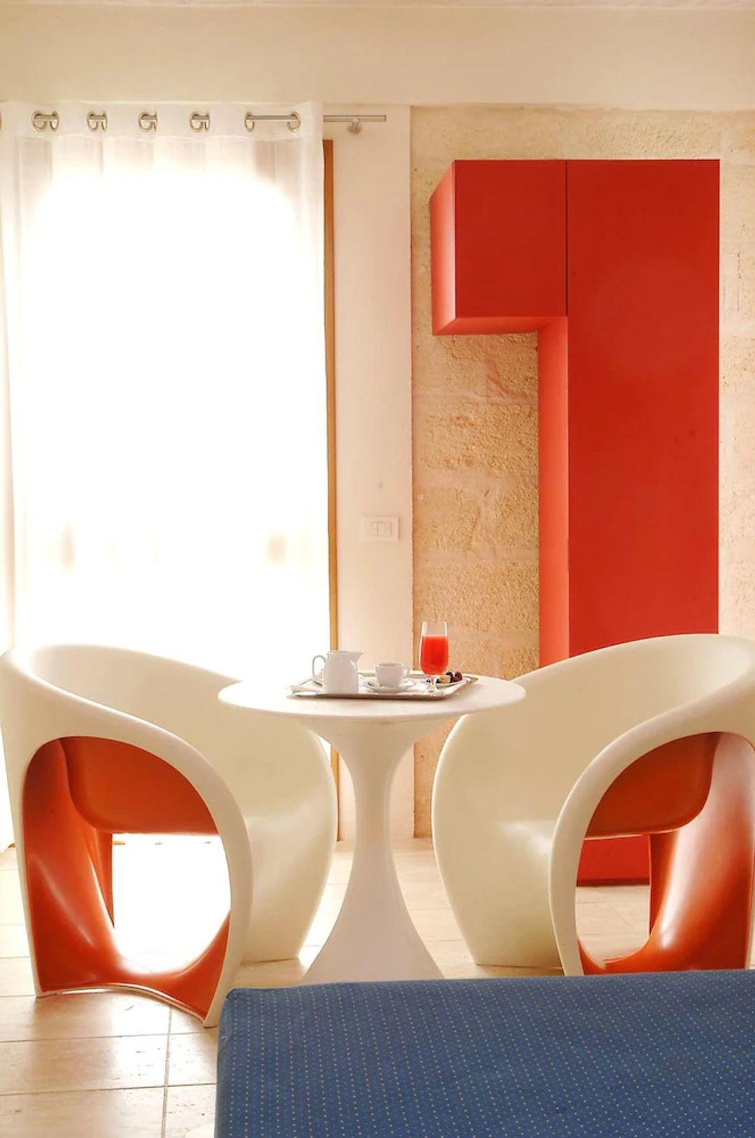 Fauteuil MT en polypropylène blanc sable/rouge par Driade Neuf - En vente à Beverly Hills, CA