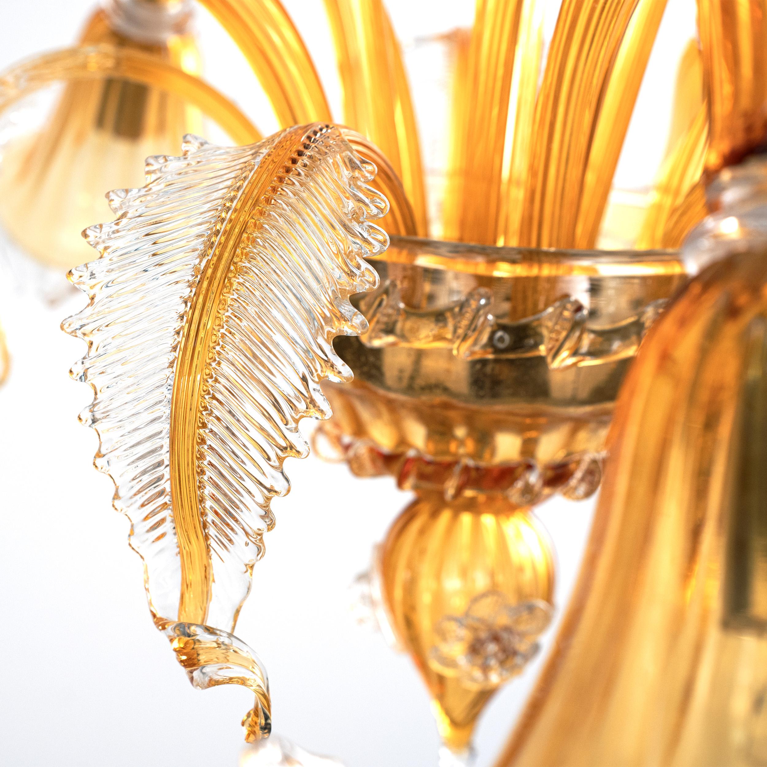 In stock Lampadario in vetro di Murano Ambra e trasparente a 5 luci, Vintage Made in Italy In condizioni ottime in vendita a Venezia, IT