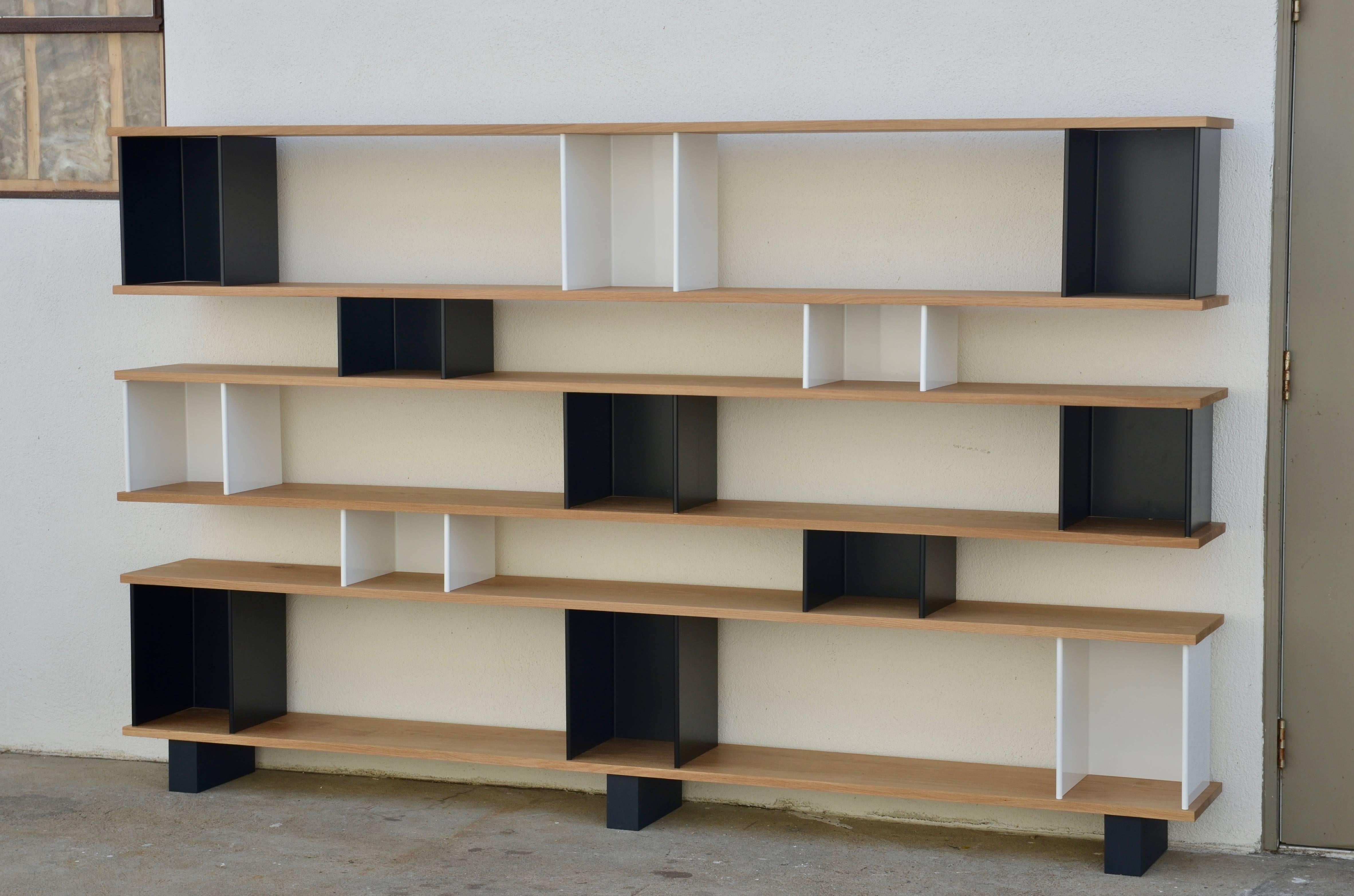 Vorrätiges Regal 'Horizontale' in Eiche, Schwarz und Weiß von Design Frères (Moderne) im Angebot
