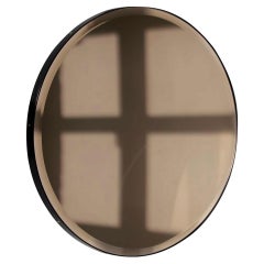 En Stock Espejo Redondo Biselado Tintado Bronce Orbis, Marco Negro, Mediano