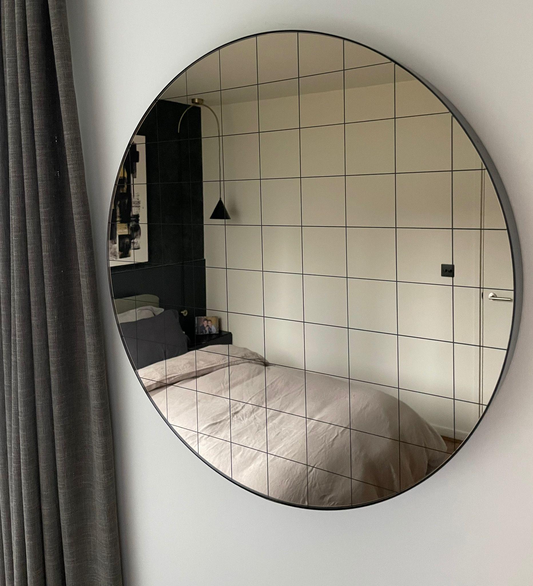Modern round bronze mirror with an etched black grid and an elegant bronze patina brass frame. Designed and handcrafted in London, UK.

Fitted with a brass hook or an aluminium z-bar depending on the size of the mirror. Also available on demand with