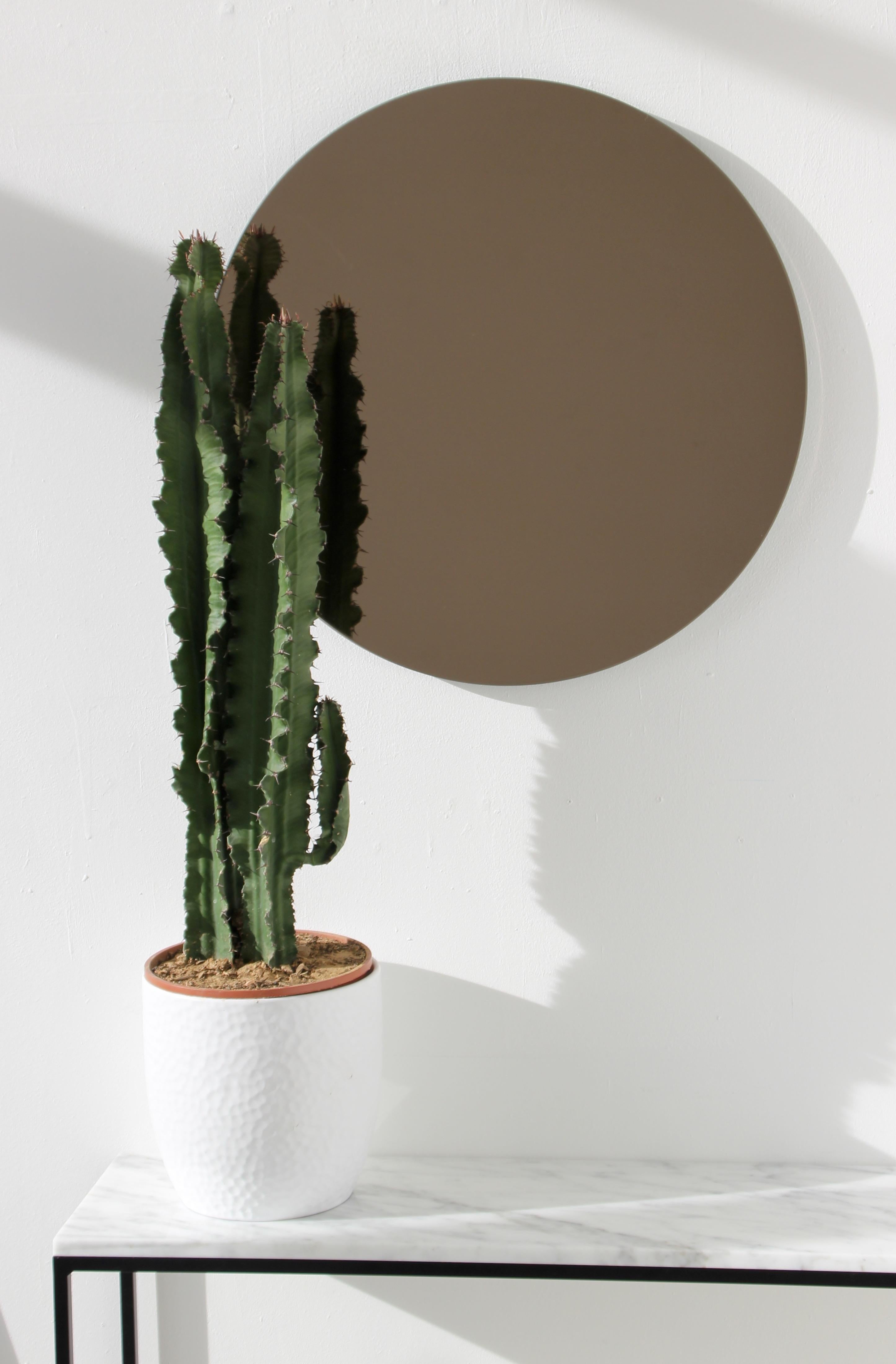 Moderne En stock Miroir contemporain Orbis Gold Tinted Round Frameless en vente