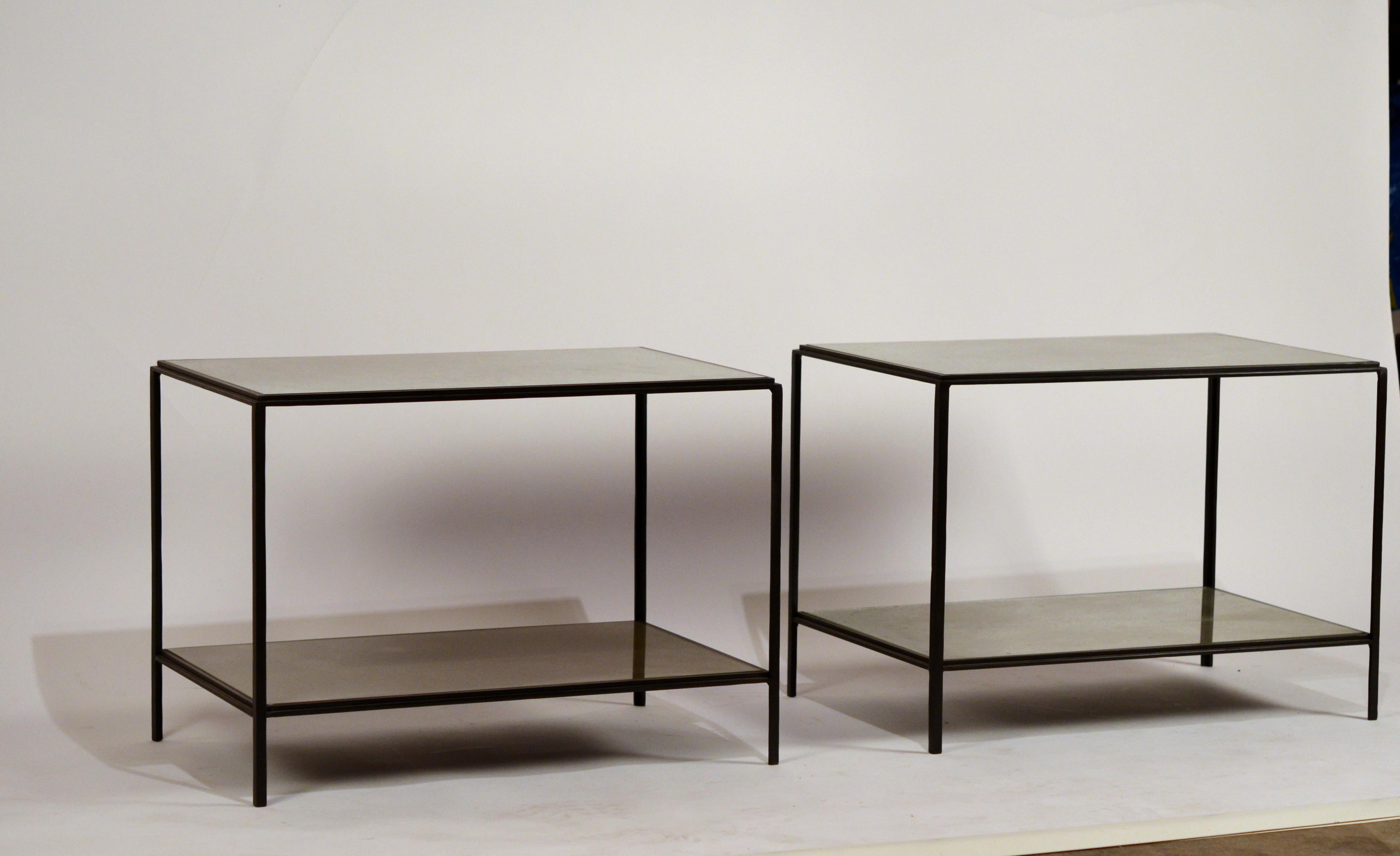 Lagerbestand Paar schicke verspiegelte 'Rectiligne' Endtische von Design Frères im Zustand „Neu“ im Angebot in Los Angeles, CA