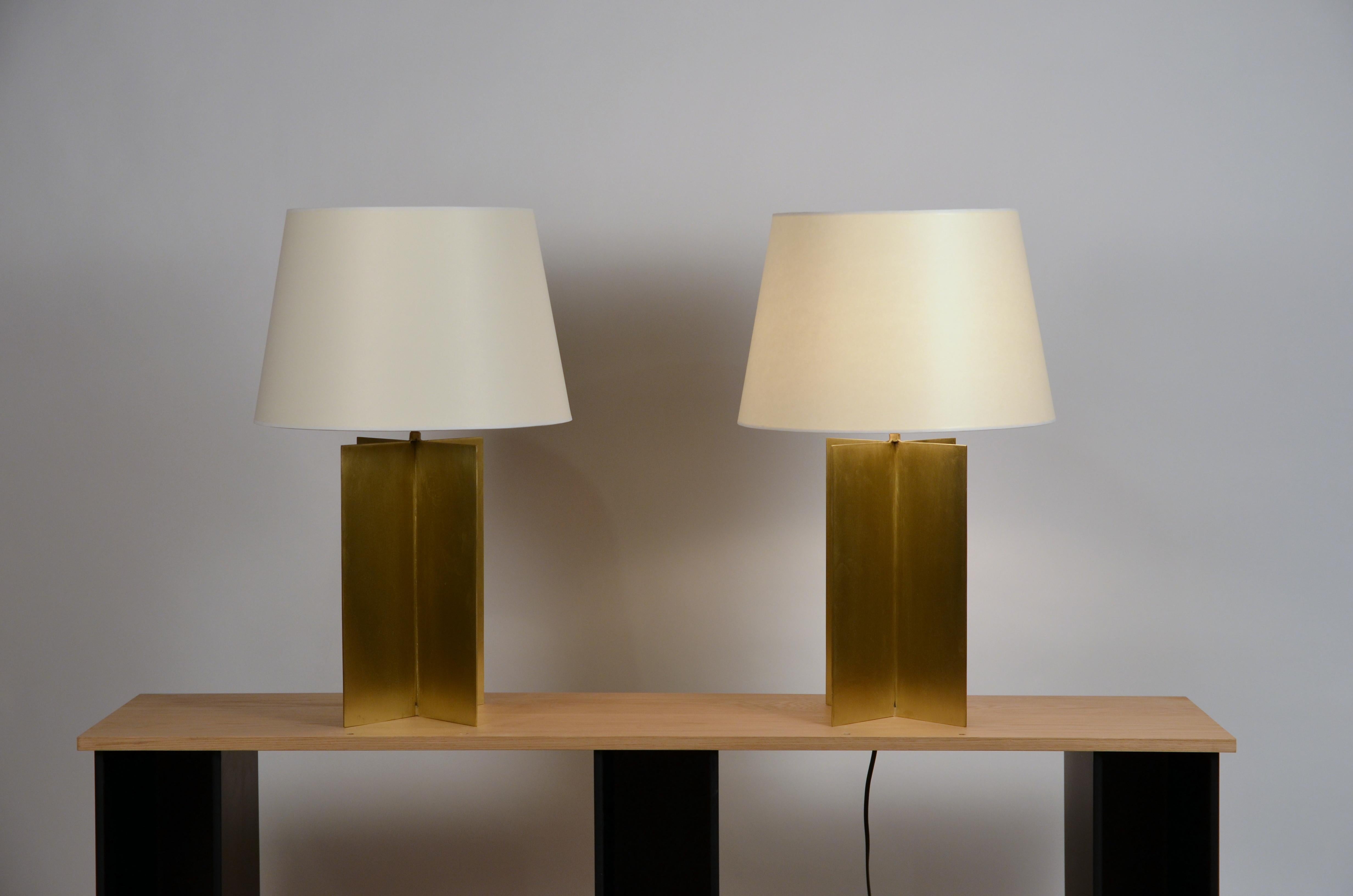Brossé Paire de très grandes lampes 