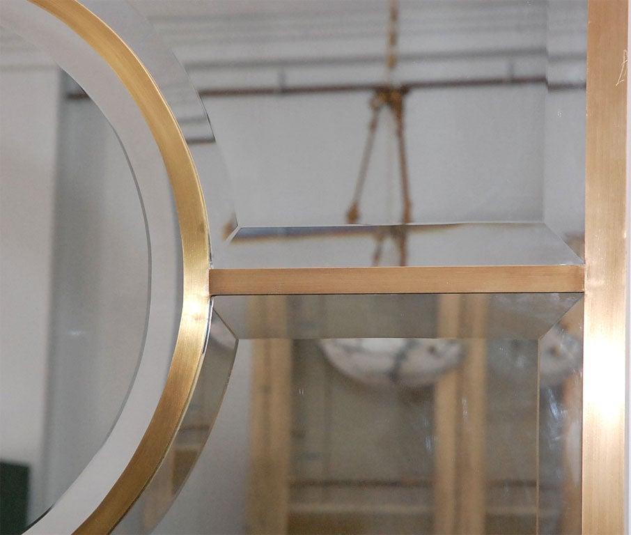Spiegel 'Quadrature' aus patiniertem Messing und abgeschrägtem Glas von Design Frères auf Lager (Französisch) im Angebot