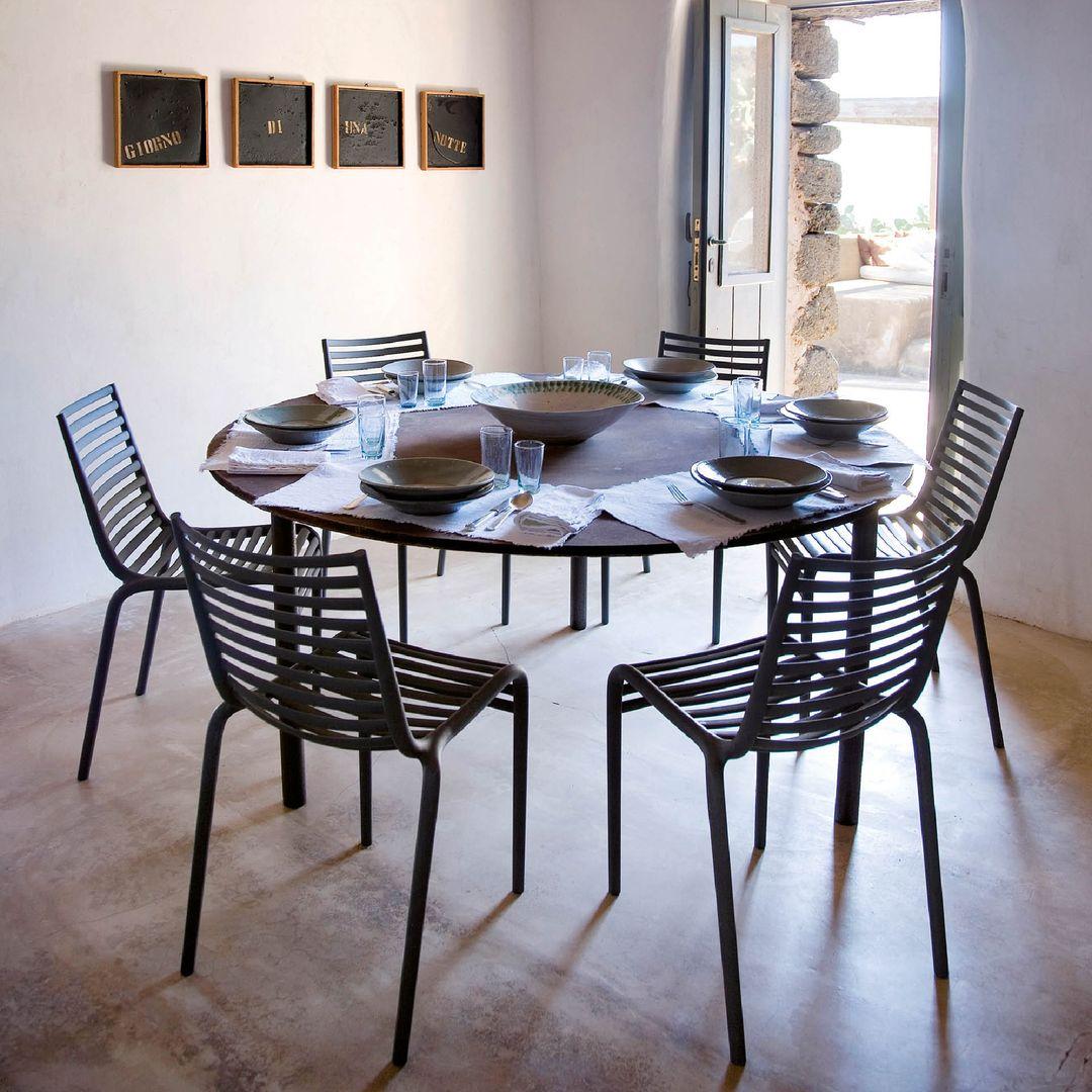 In Stock PIP-e Chair Polypropylene Dark Gray by Driade In New Condition For Sale In Beverly Hills, CA