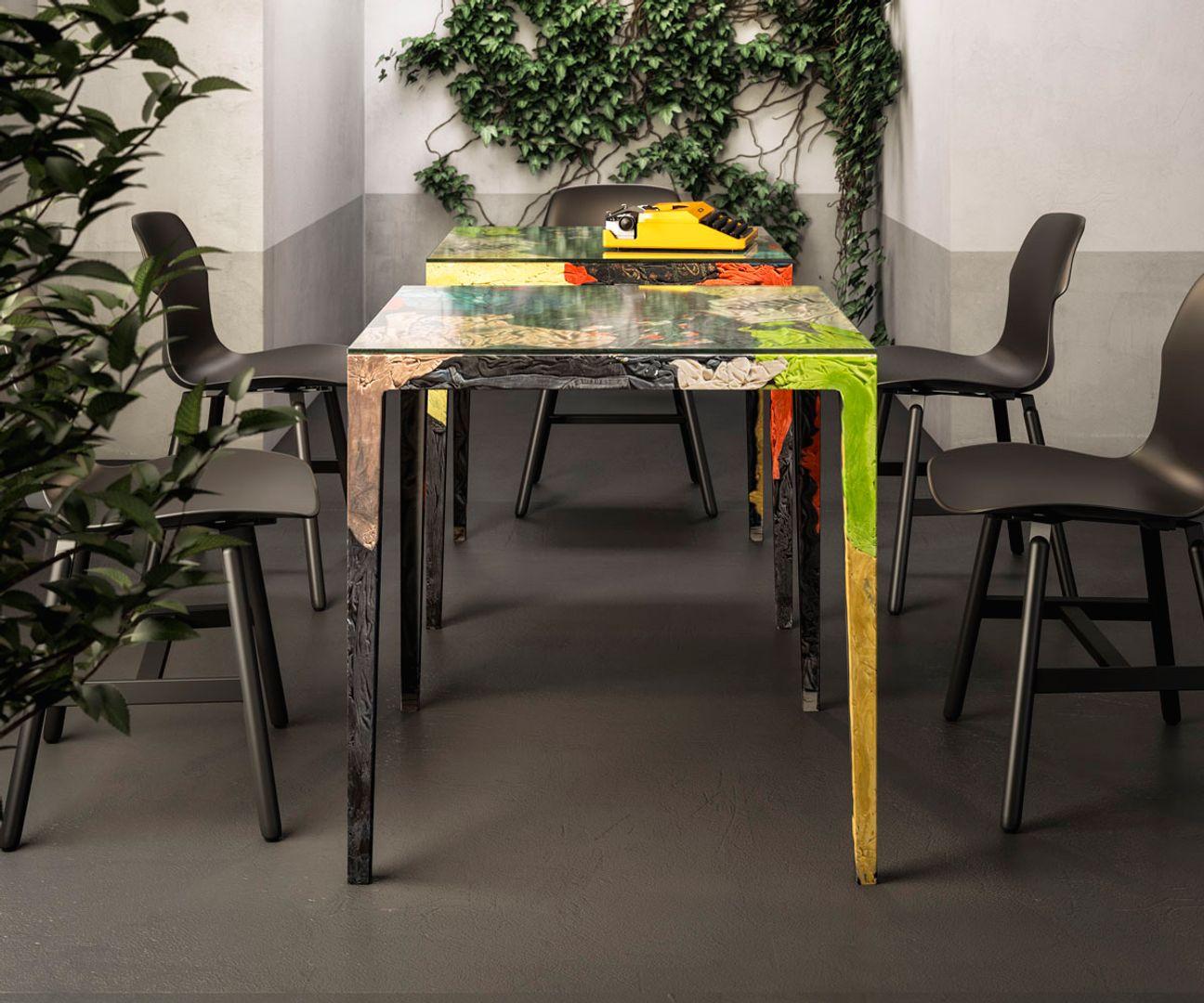 XXI secolo e contemporaneo In stock Rememberme Dining Table Jeans+Tshirt by Casamania in vendita