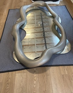 Specchio scultoreo in stock Ft. Cornice organica ondulata in patina peltro strutturata