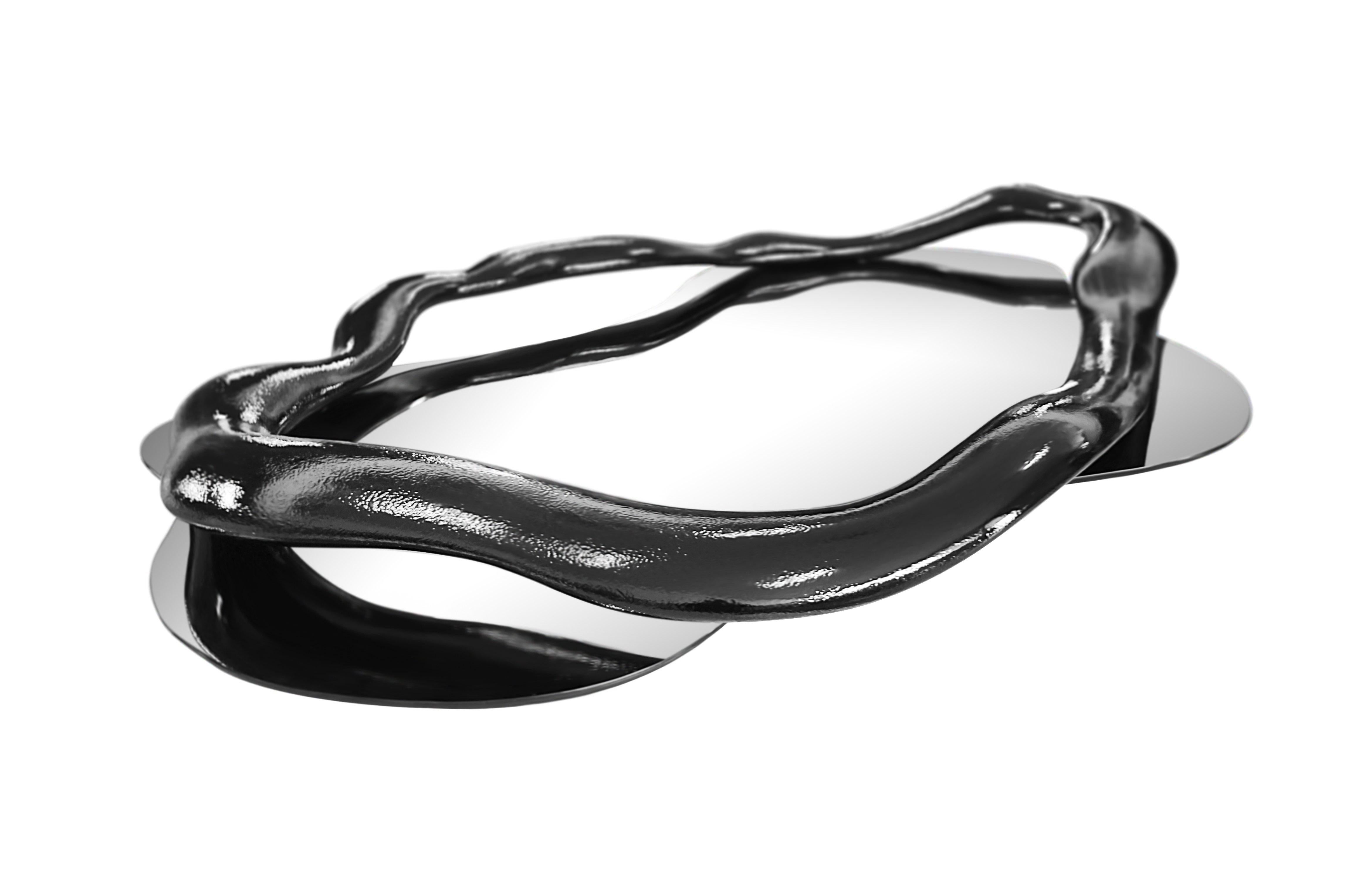 Vorrätig Skulpturaler Spiegel Ft. Organisch gewellter Rahmen in strukturierter Zinn-Patina (Handgefertigt) im Angebot