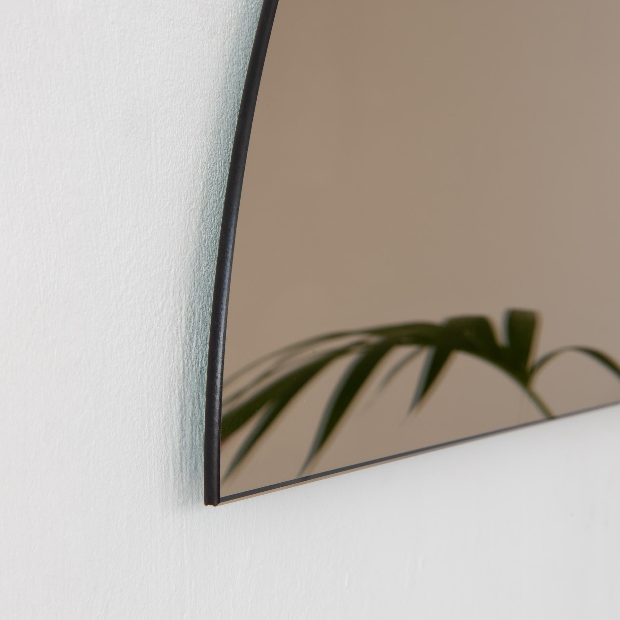 In magazzino Specchio semicircolare senza cornice minimalista color bronzo Luna, grande in vendita 4