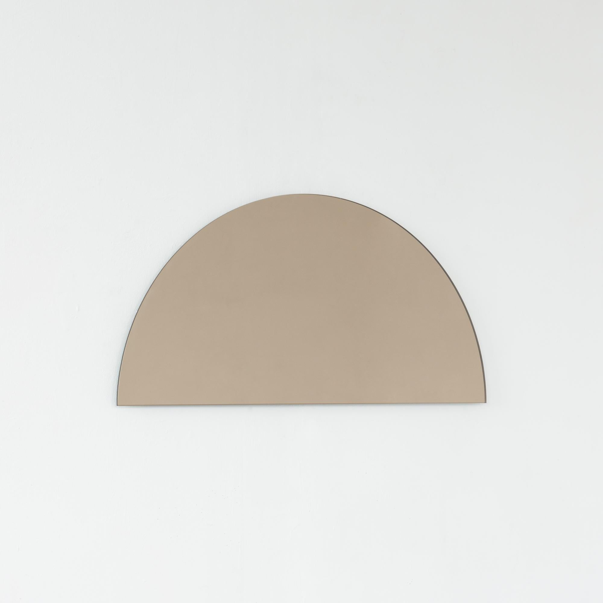 In magazzino Specchio semicircolare senza cornice minimalista color bronzo Luna, grande In condizioni Nuovo in vendita a London, GB