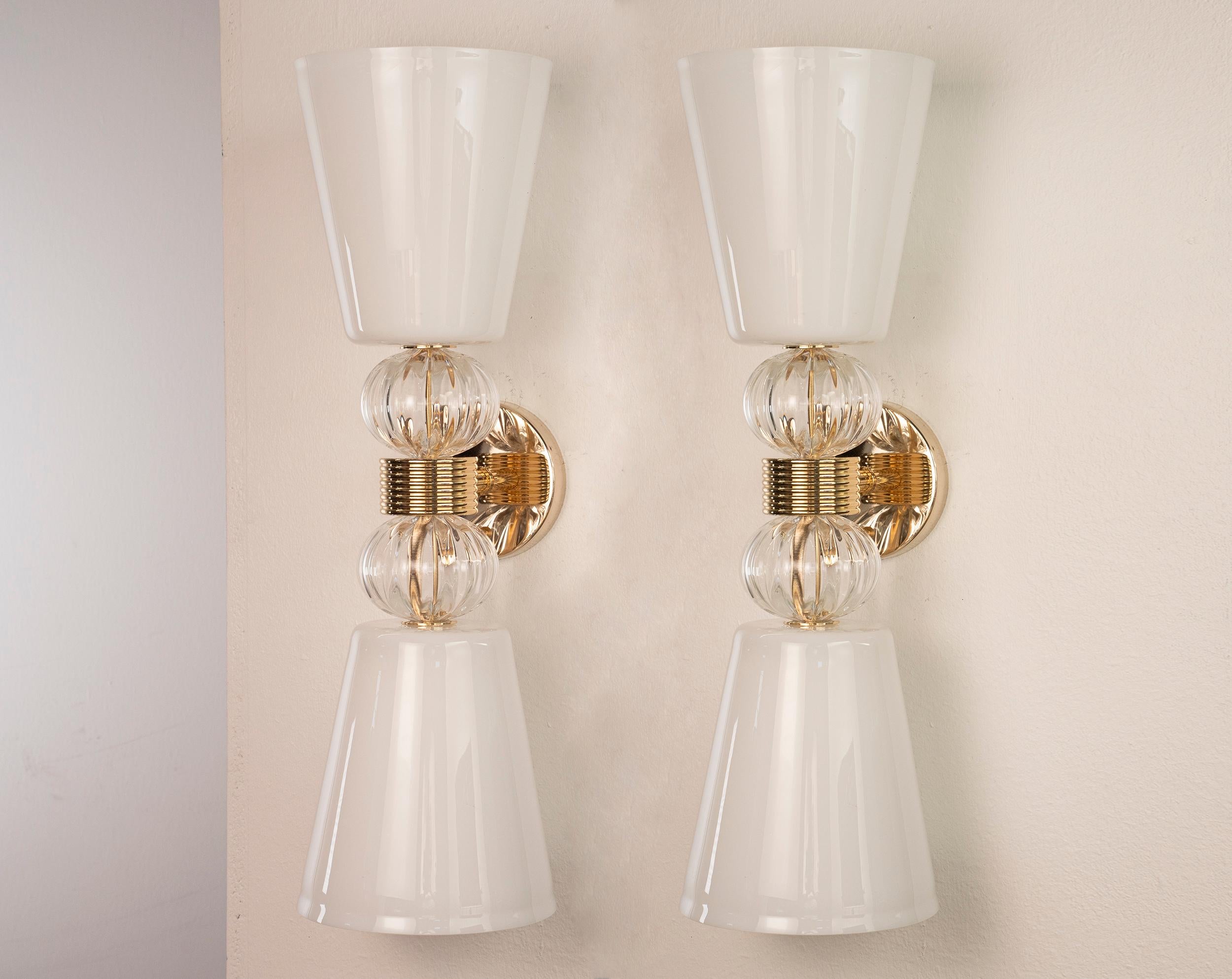 Set of 2 White and clear Glass Wall Lamps with polished gold plated Frame, Italy, in stock

Condition: virtually perfect condition and never used: no heavy scratches, no defects, no cracks no missing parts.
 
Type: Wall lamp
Dimensions: Ø18cm x