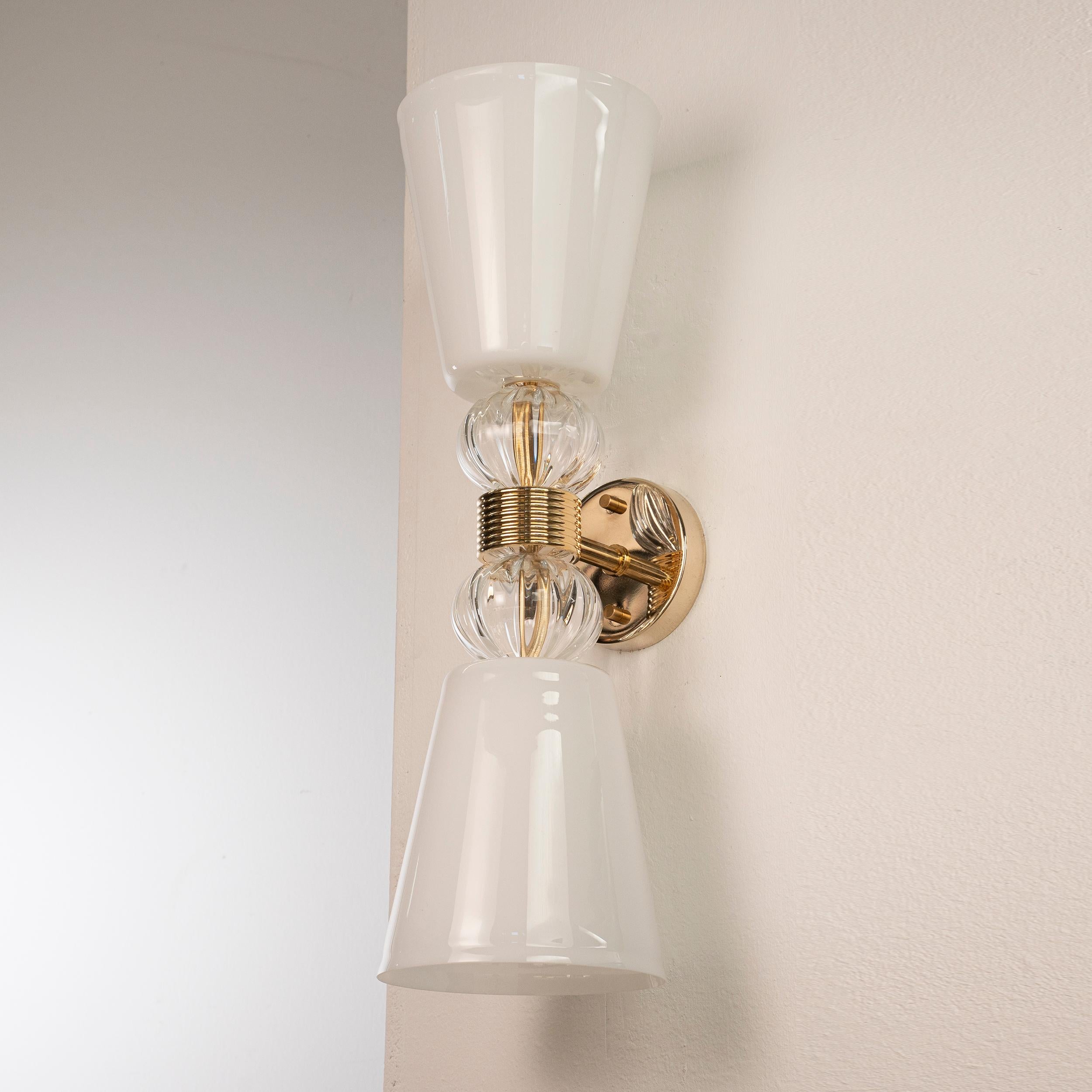 20th Century In stock! Set of 2 White and clear Murano Glass sconces with gold plated Frame For Sale