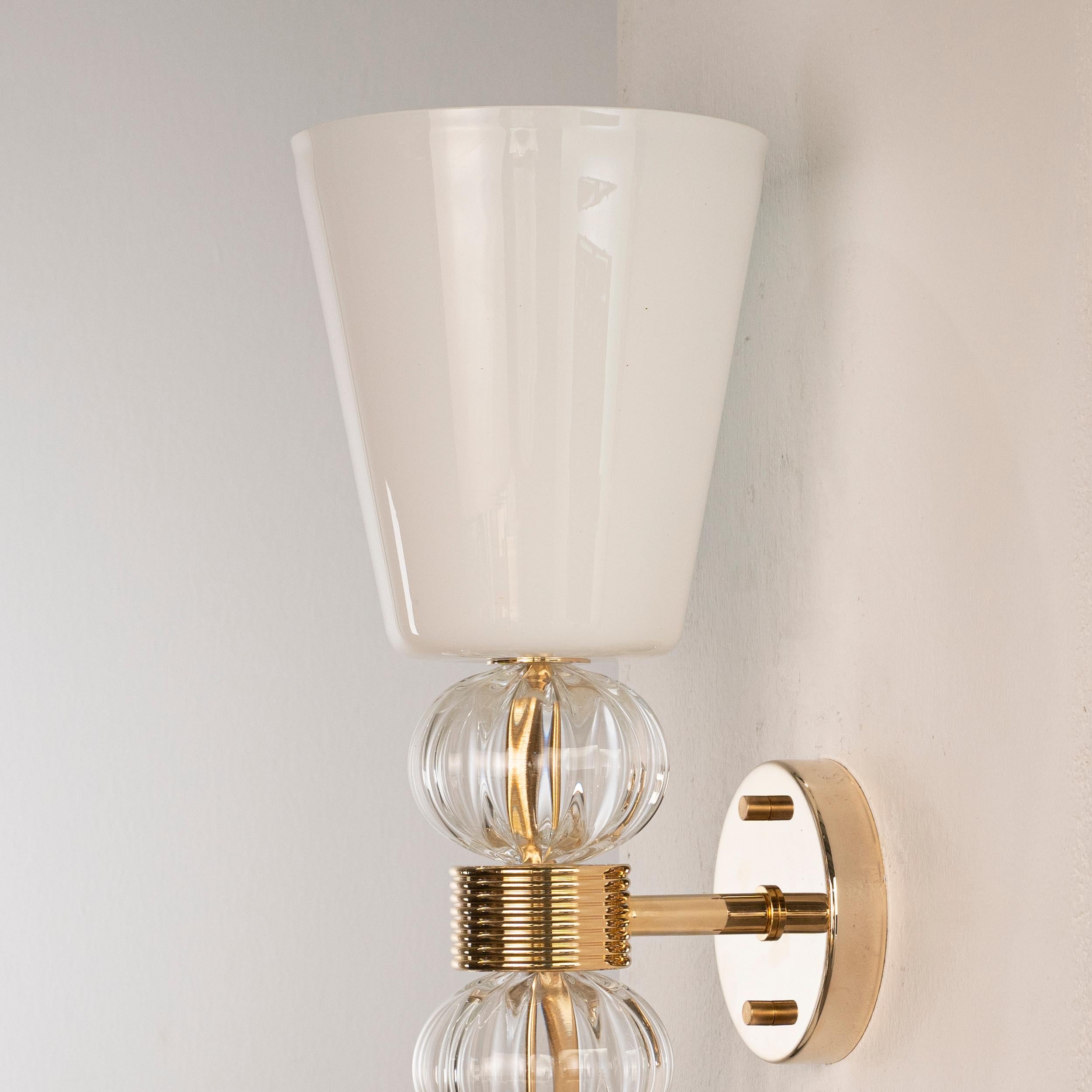 In stock! Set of 2 White and clear Murano Glass sconces with gold plated Frame For Sale 3