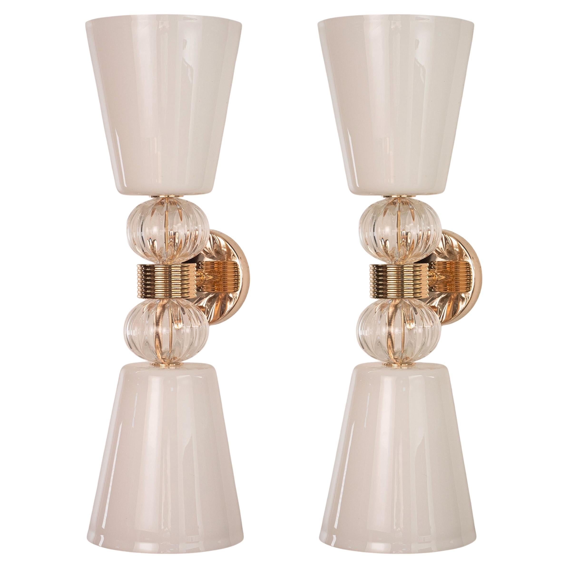 In stock! Set of 2 White and clear Murano Glass sconces with gold plated Frame For Sale