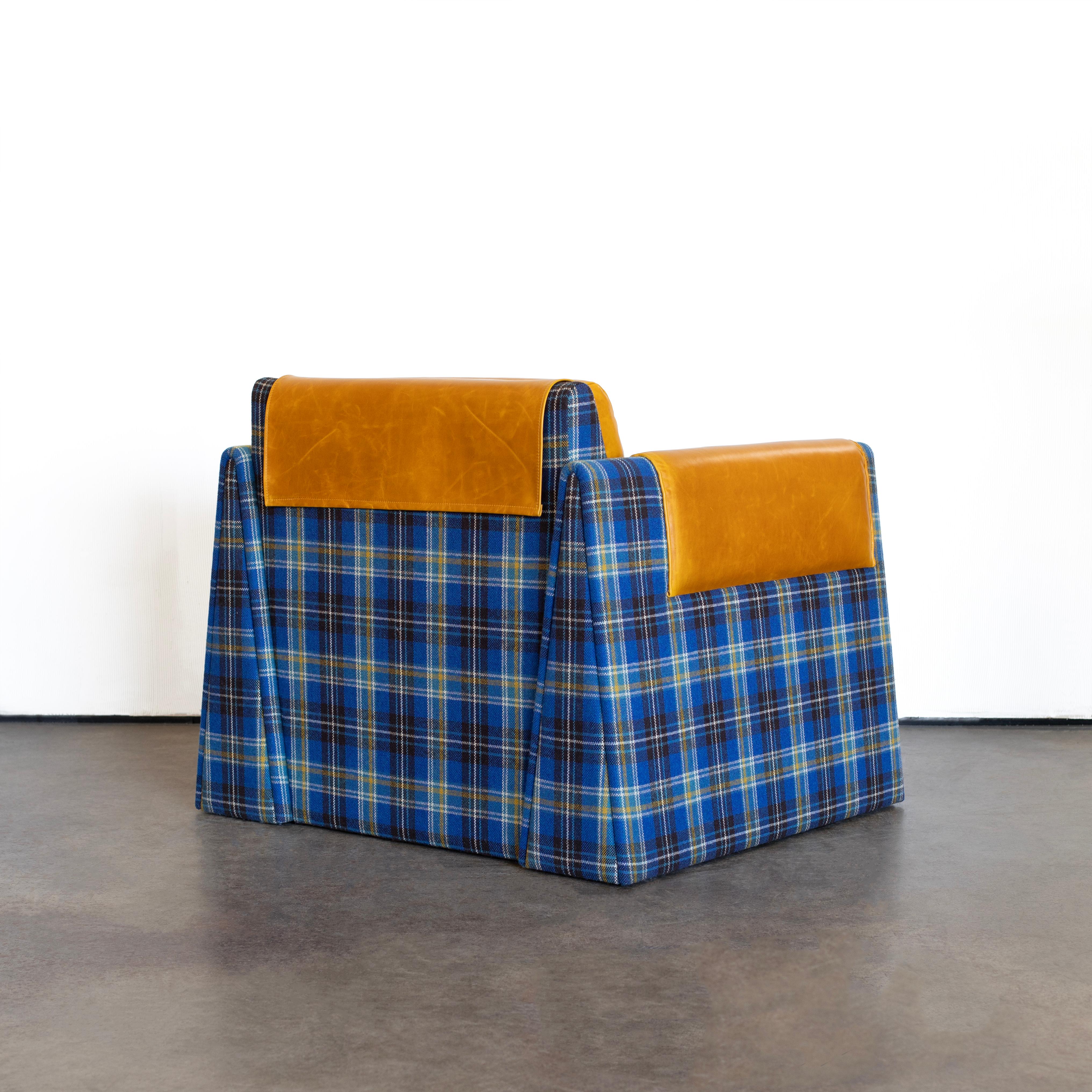 Auf Lager Tabei-Loungesessel von Crump and Kwash in Kariert und Leder (Moderne) im Angebot