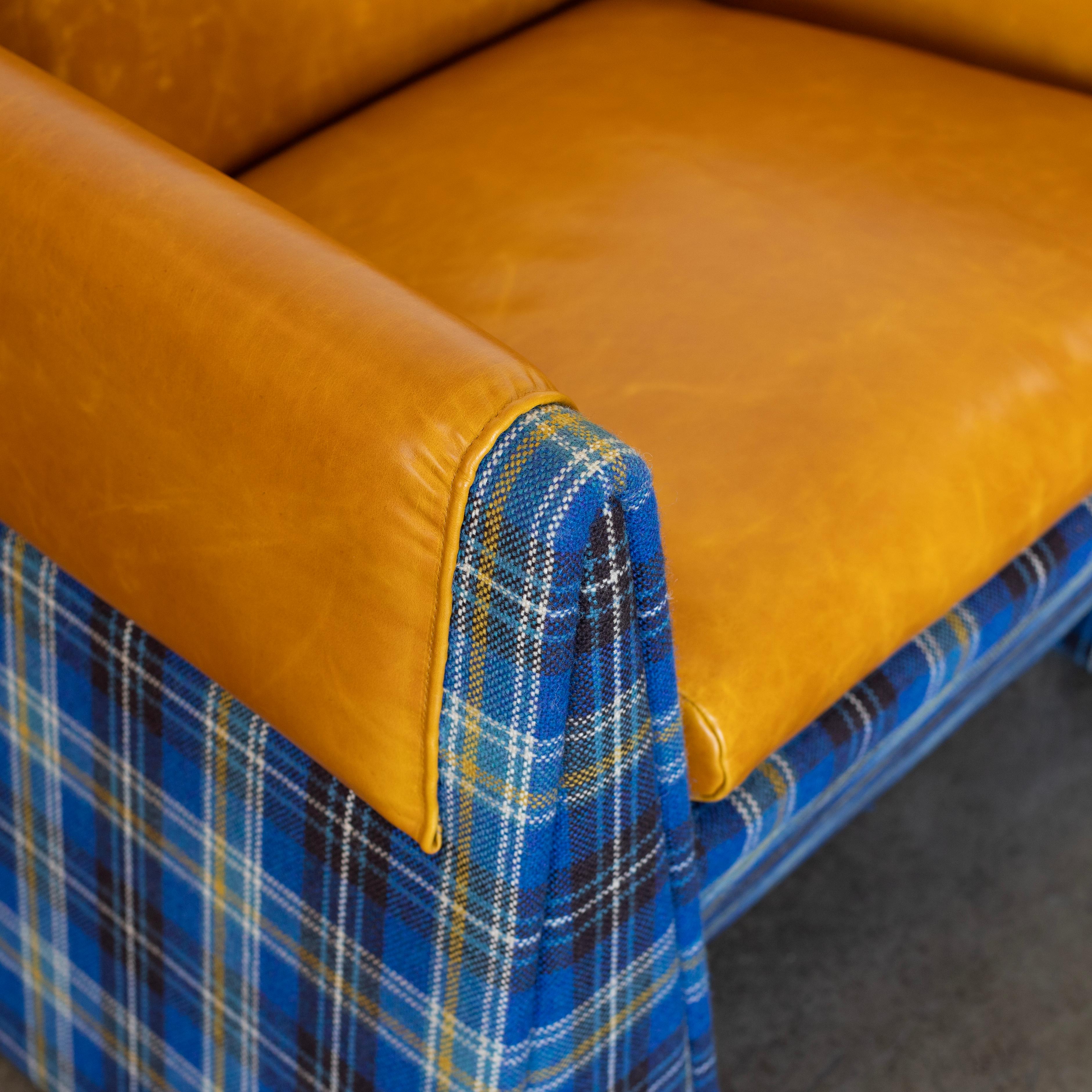 Auf Lager Tabei-Loungesessel von Crump and Kwash in Kariert und Leder (amerikanisch) im Angebot