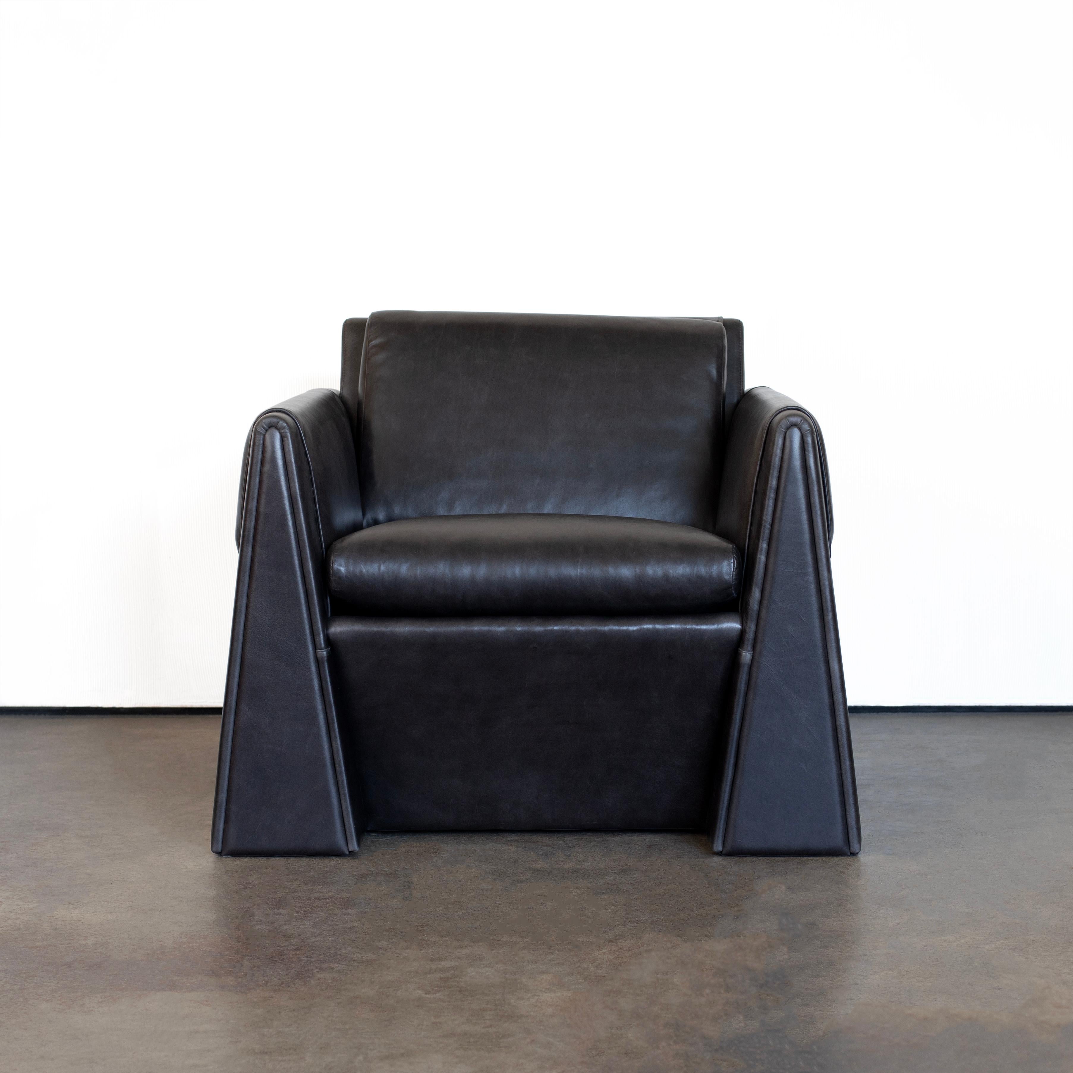 Tabei-Loungesessel von Crump and Kwash aus anthrazitfarbenem Leder, auf Lager (Moderne) im Angebot