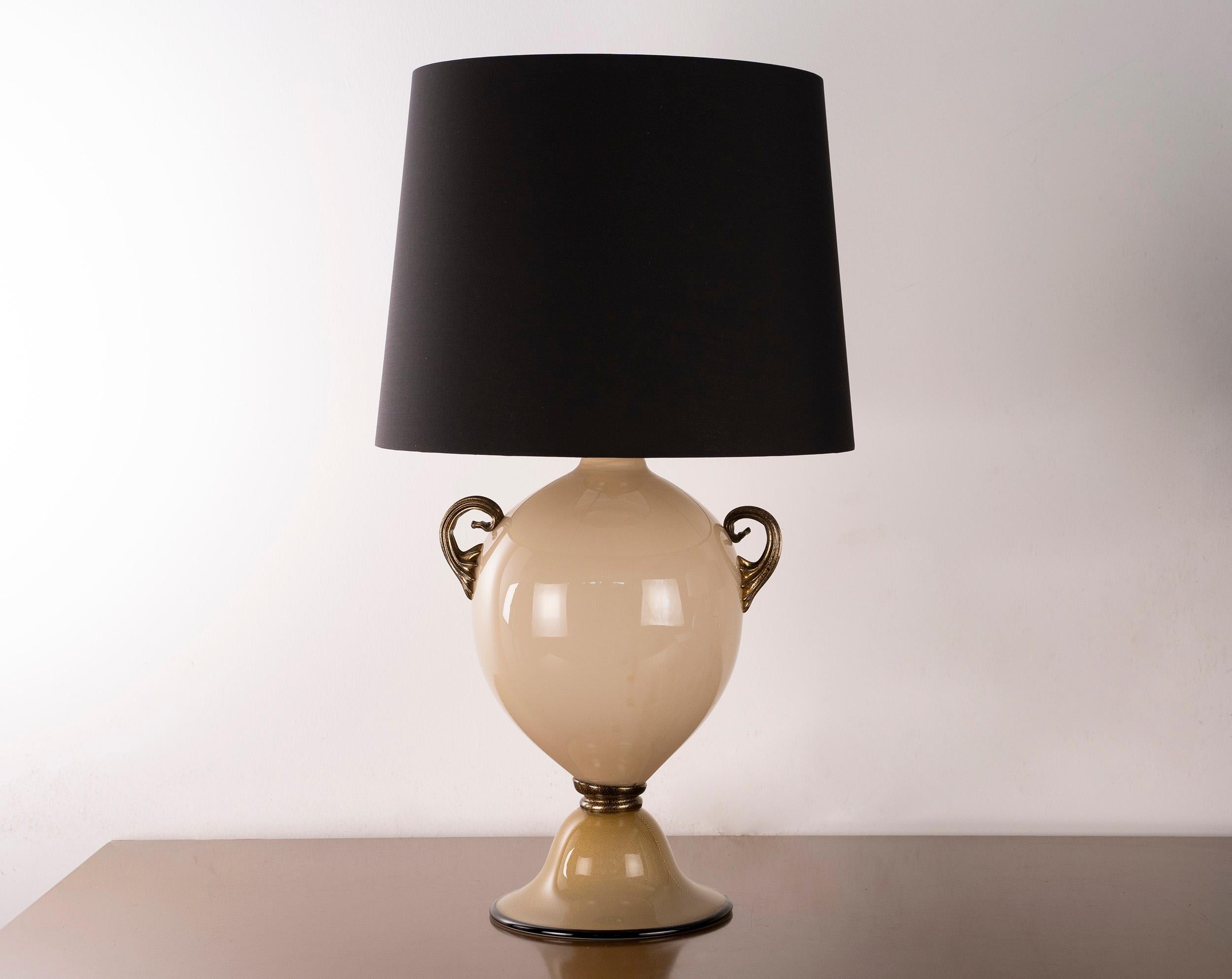 Available now - Great Table lamp in Murano glass and Barovier&Toso Lampshade, Ivory Black and Gold colours, In Stock
Condition: virtually perfect condition and never used: no heavy scratches, no defects, no cracks no missing parts.
 
Type: Venetian