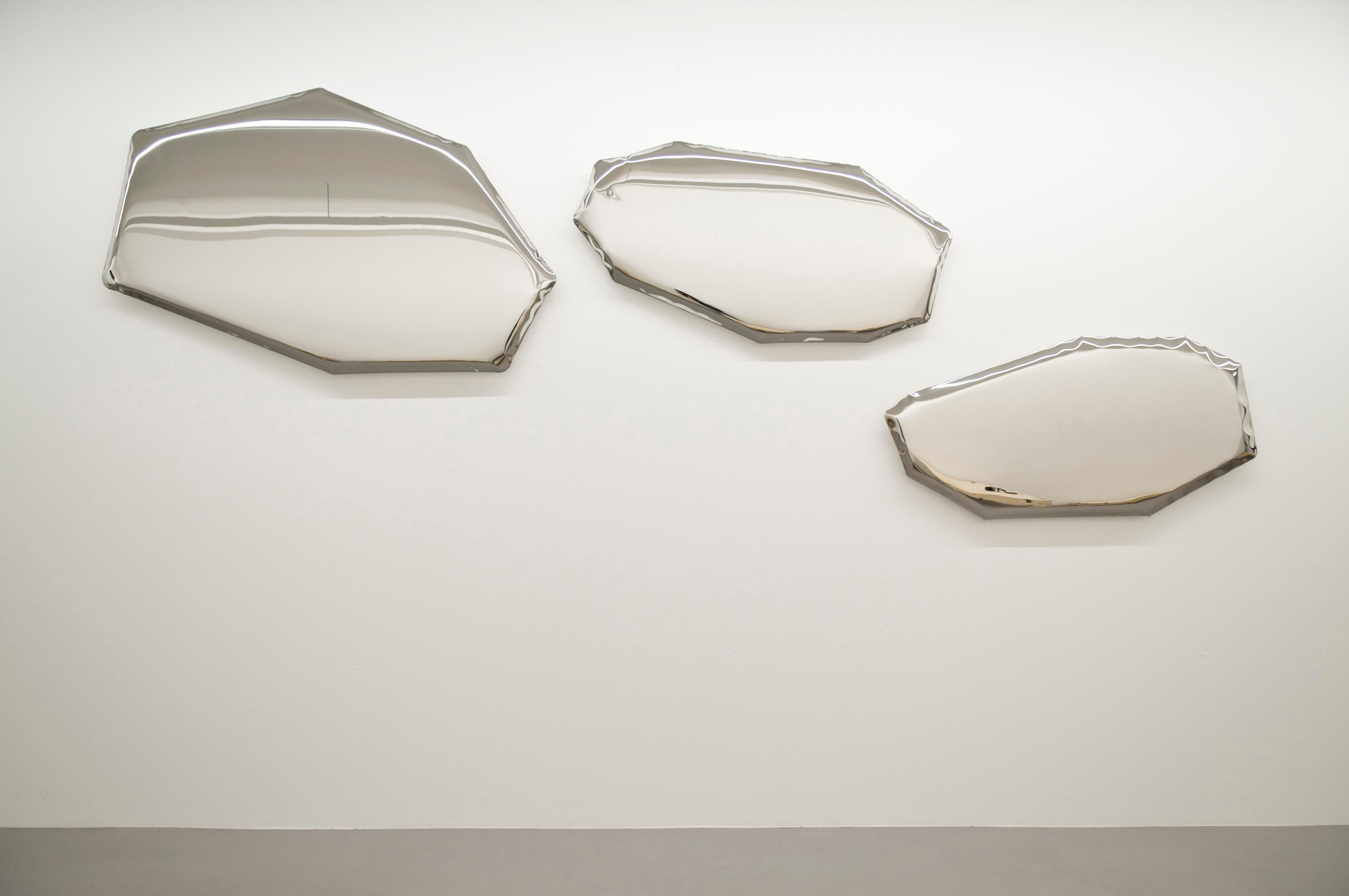 La série TAFLA O se caractérise par des formes lisses et optiquement légères inspirées des gouttelettes de liquide. Grâce à sa forme unique, elle associe le monde du design, de l'art et de la technologie. La collection TAFLA est une étape radicale
