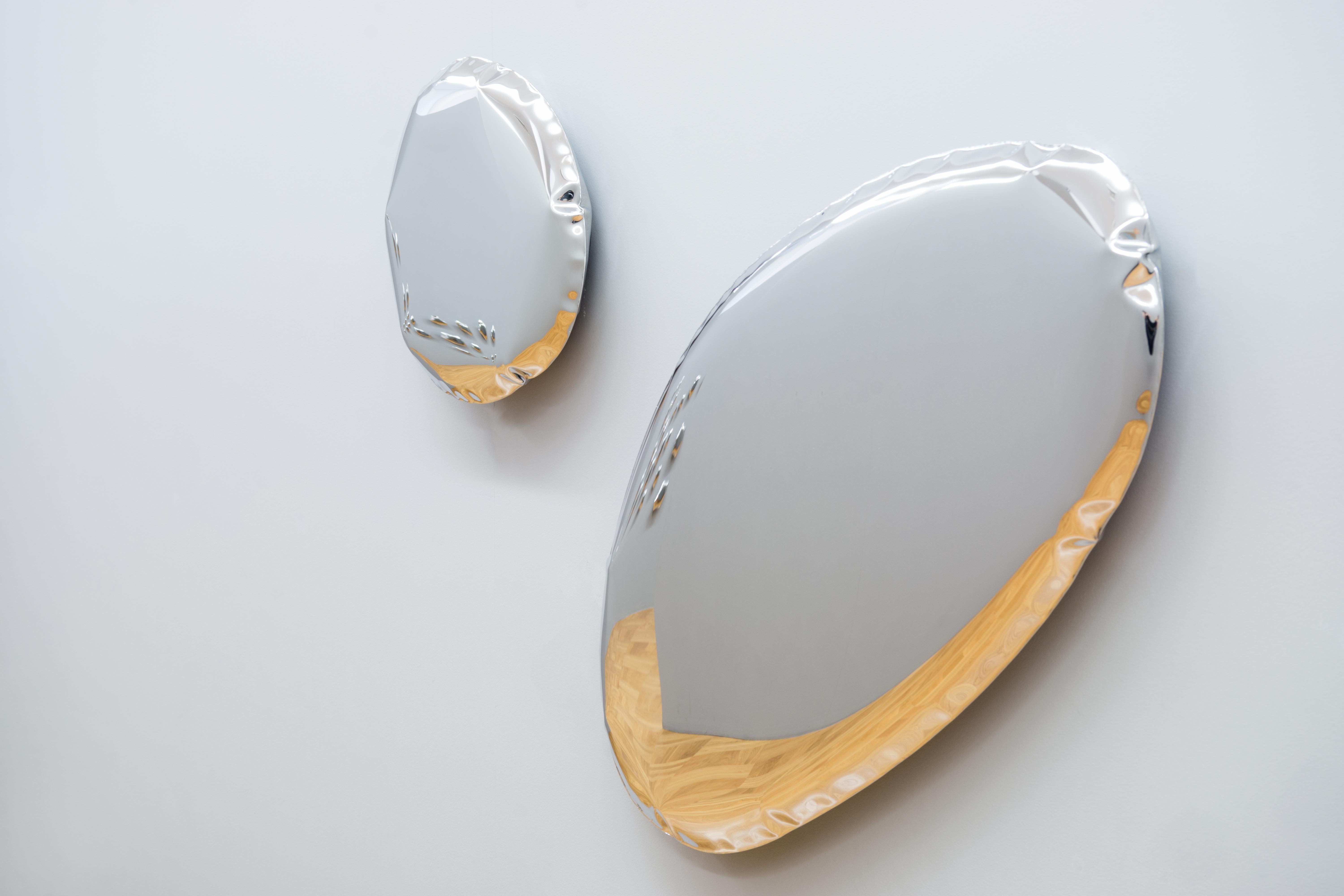 XXIe siècle et contemporain Miroir mural Tafla O5 en acier inoxydable poli, en stock, par Zieta en vente