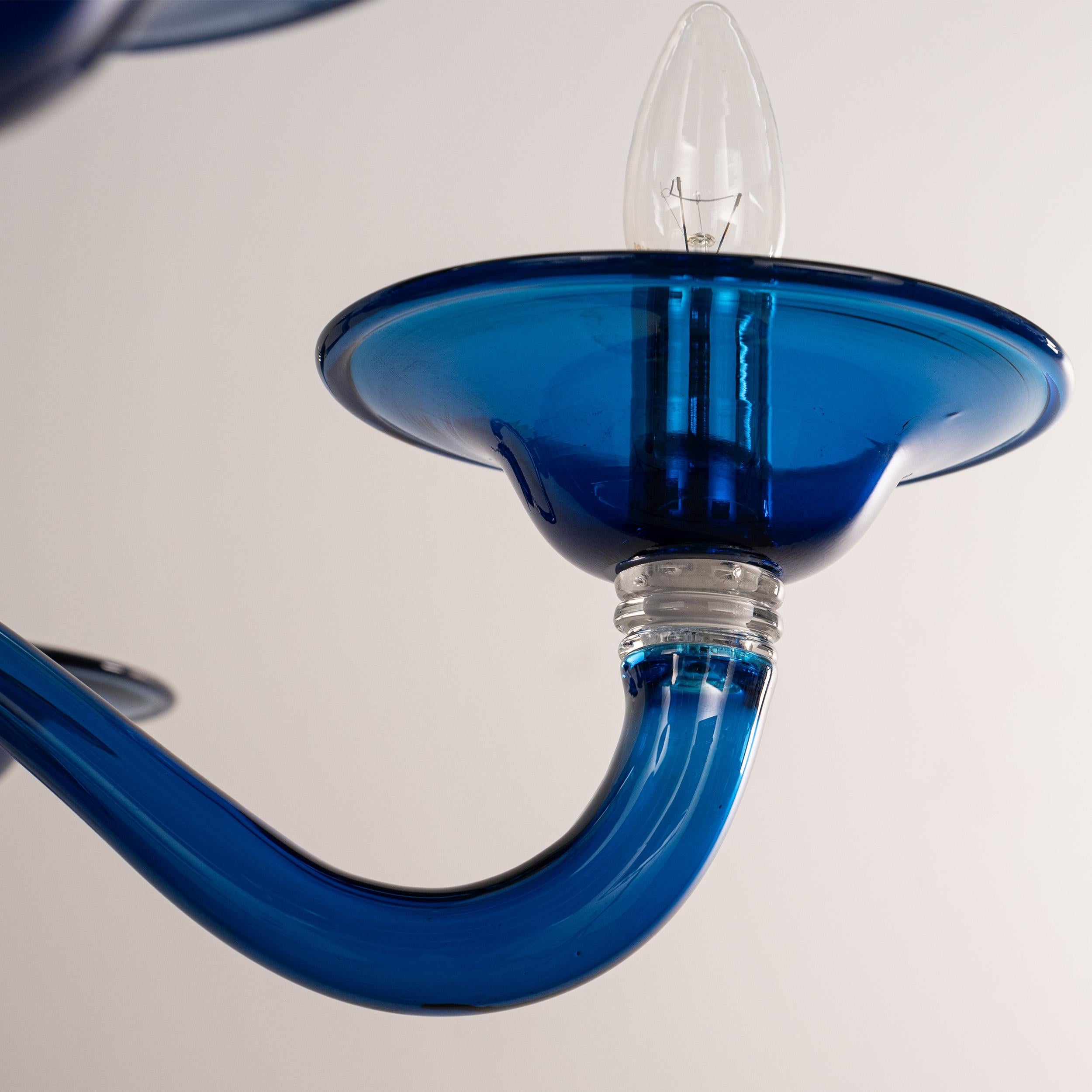 In stock Unique Murano Blue glass chandelier 6 lights, Vintage Made in Italy In Excellent Condition For Sale In Venezia, IT