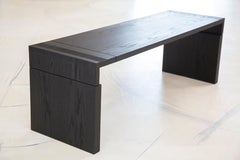 Banc Wellesley en chêne noir massif, en stock, par May Furniture