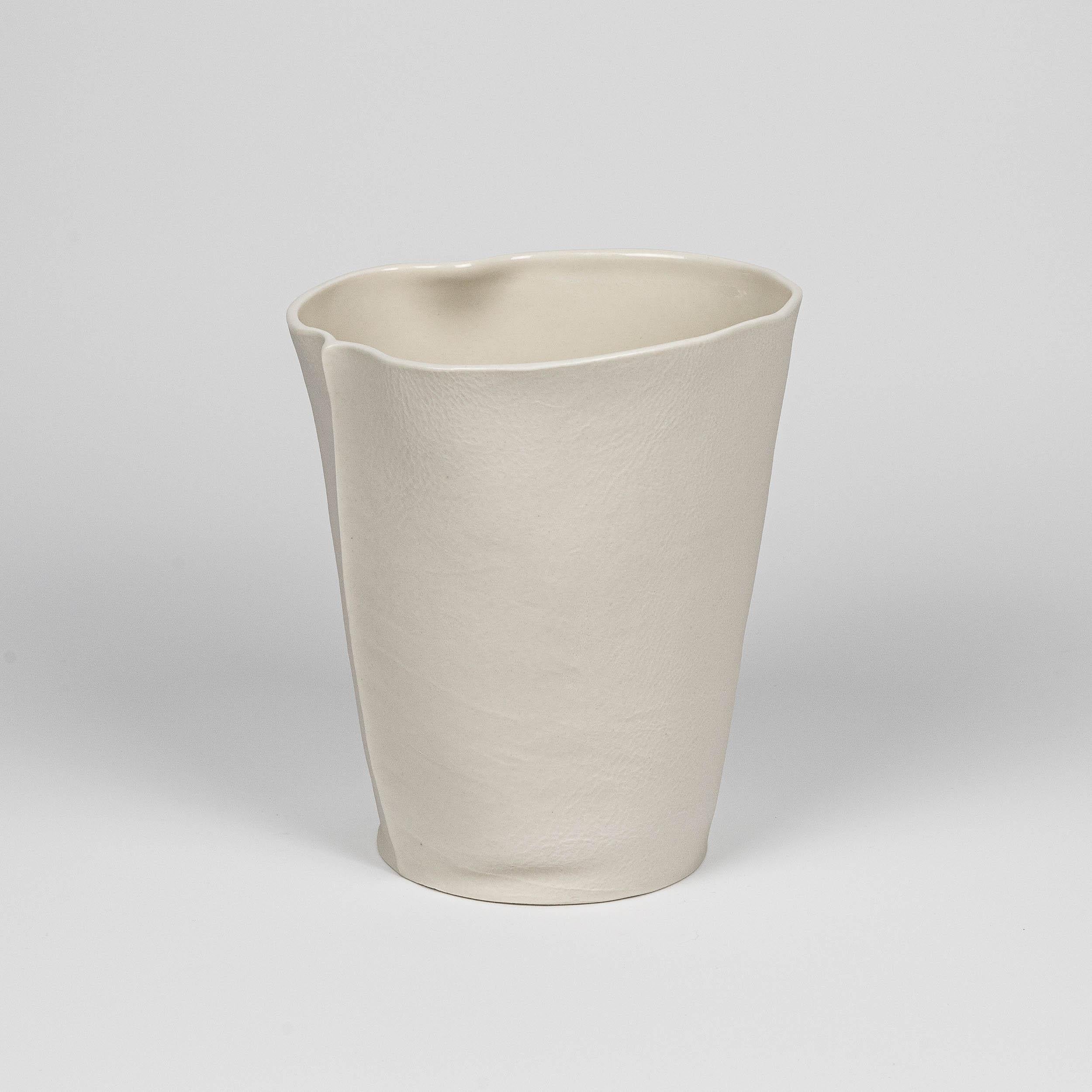 Moderne Vase Kawa en porcelaine blanche de 8 pouces par Luft Tanaka Studio, fait à la main, céramique en vente