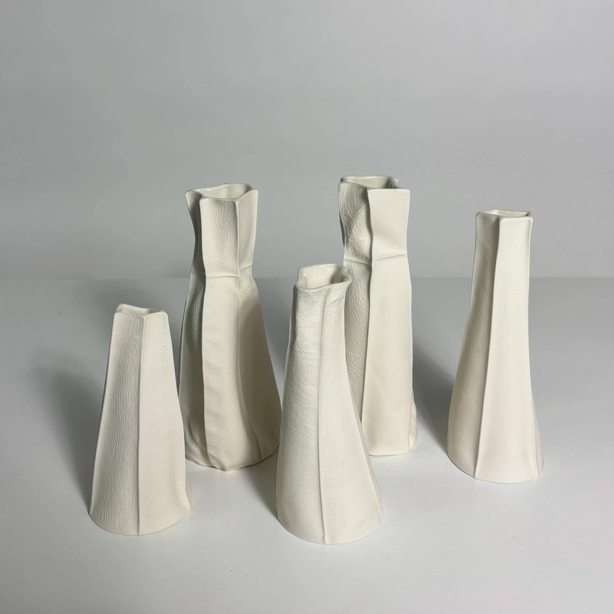 Moderne En stock, Lot de 5 vases en céramique organique blanche, Kawa Vase, Porcelaine en vente