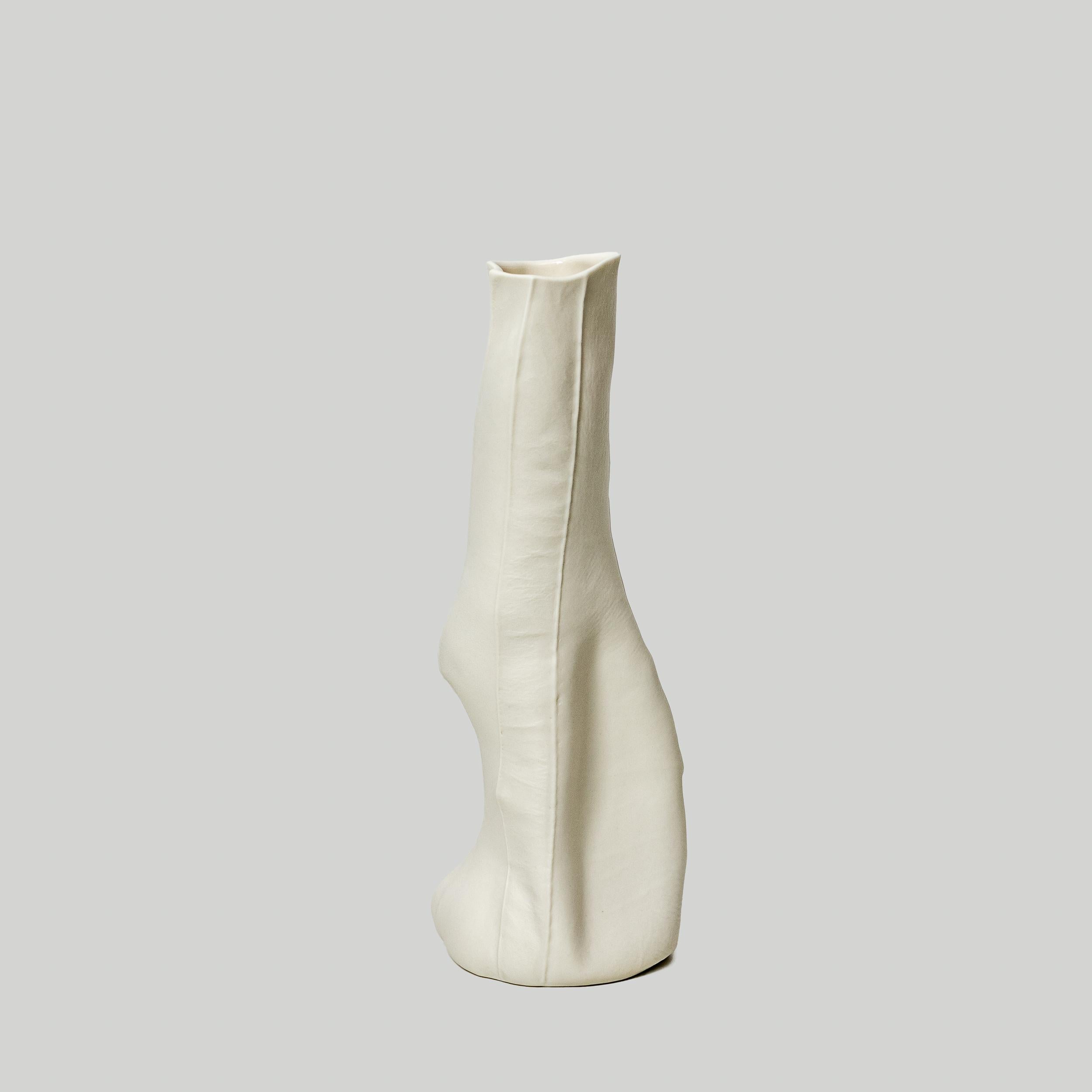 In stock, Vaso organico bianco, Kawa Vase 19, scultura astratta in ceramica In condizioni Nuovo in vendita a Brooklyn, NY