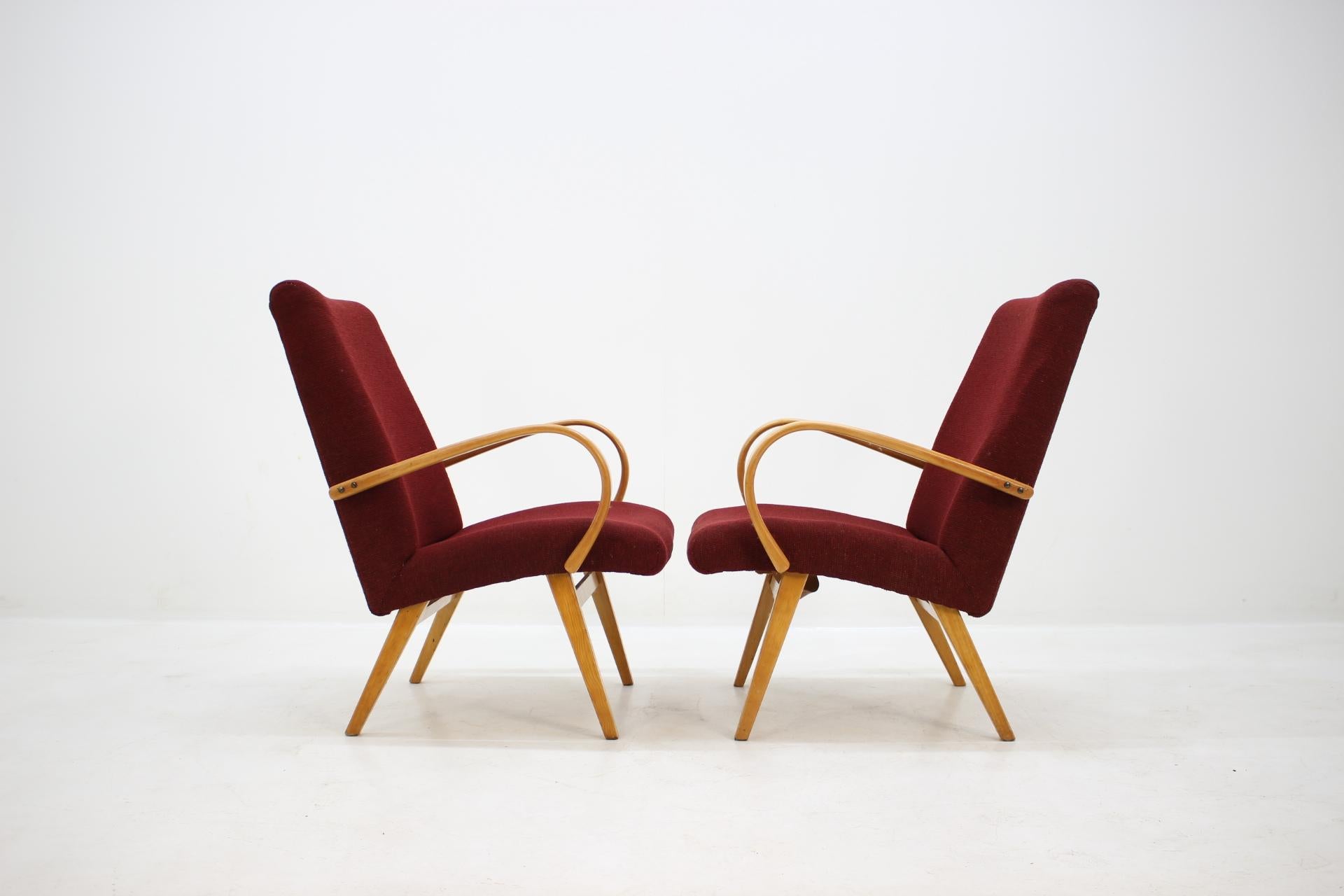 In Style of Jindřich Halabala Armchairs, 1960s In Good Condition For Sale In Praha, CZ