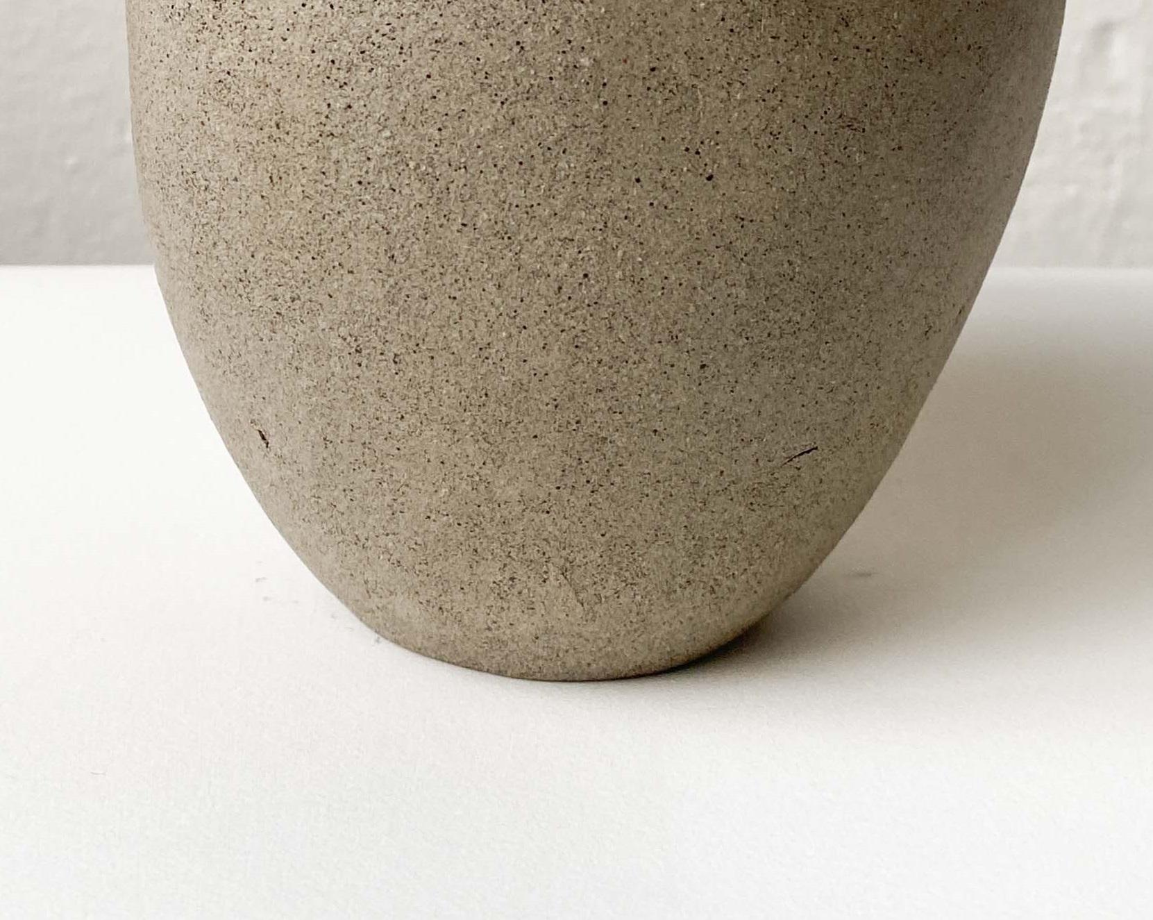 In The Corner II Decorative Ceramic Vase by Lillian Tørlen Noruego en venta