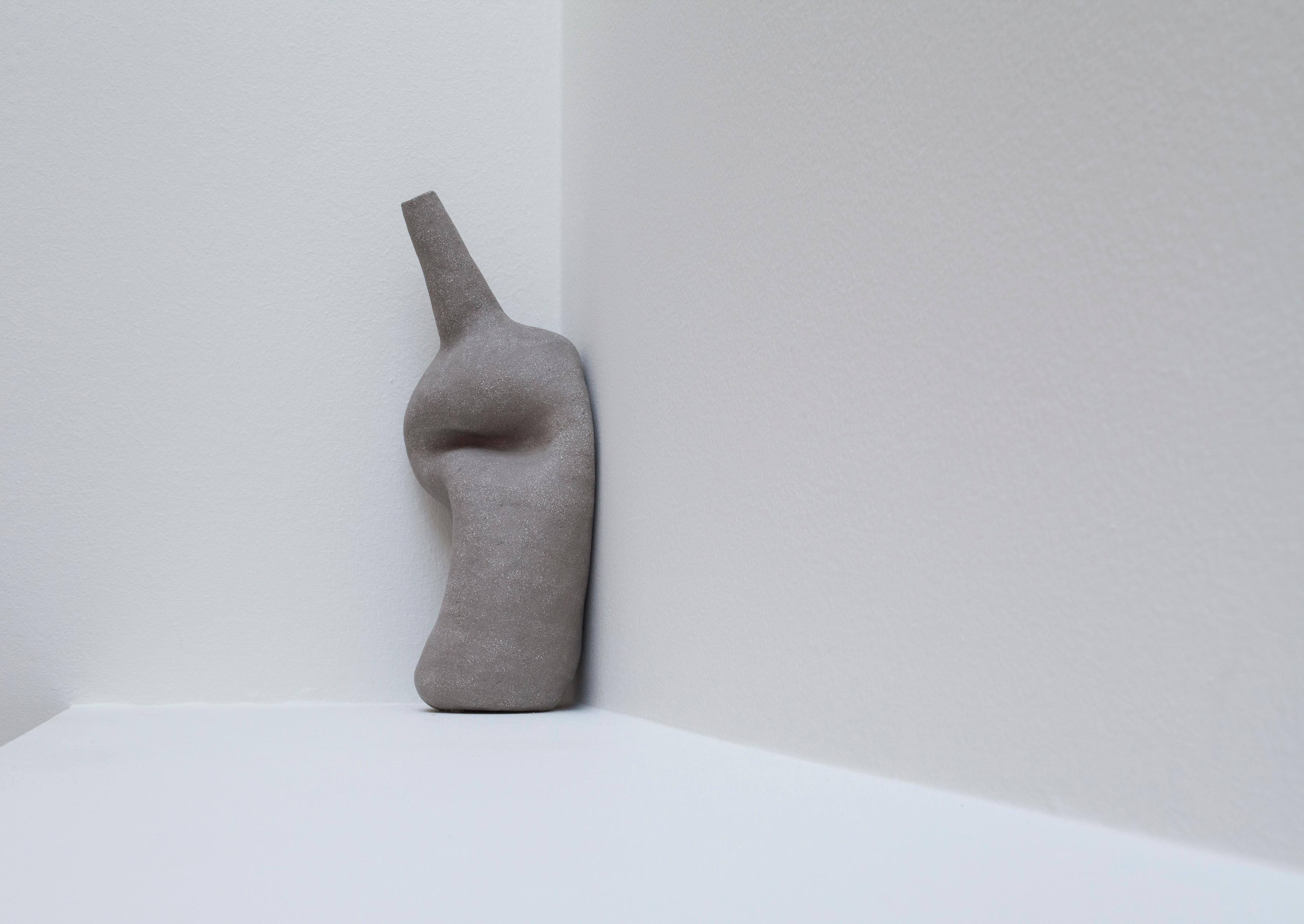 V.I.I.I.I. Vase décoratif en céramique de Lillian Tørlen Neuf - En vente à Geneve, CH