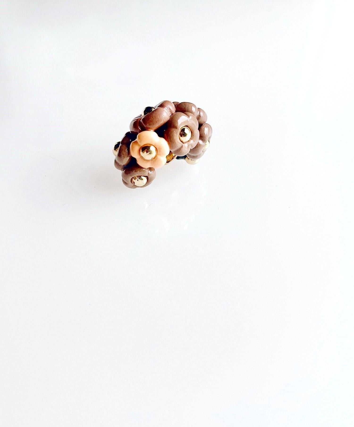 Work Serial No. 1110301235036

”BLOOMING AT NIGHT”

I was thinking of blooming flowers in the darkness at night when the nature wakes up.

SINGLE EAR-CUFF

This ear-cuff is sculpted and mixed in seven different color flower.

Each piece will be